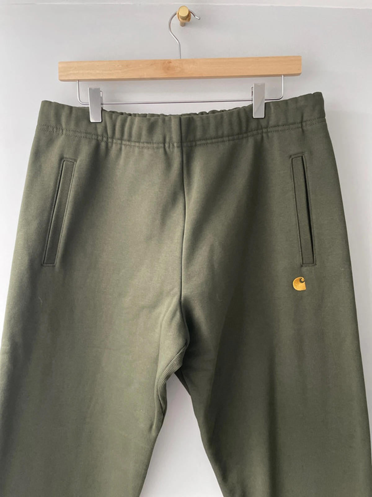 Men’s Carhartt WIP Chase Joggers with Hidden Draw String In Olive/Gold - Medium - 2411