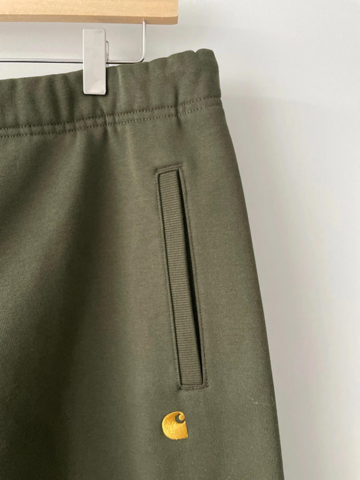 Men’s Carhartt WIP Chase Joggers with Hidden Draw String In Olive/Gold - Medium - 2411