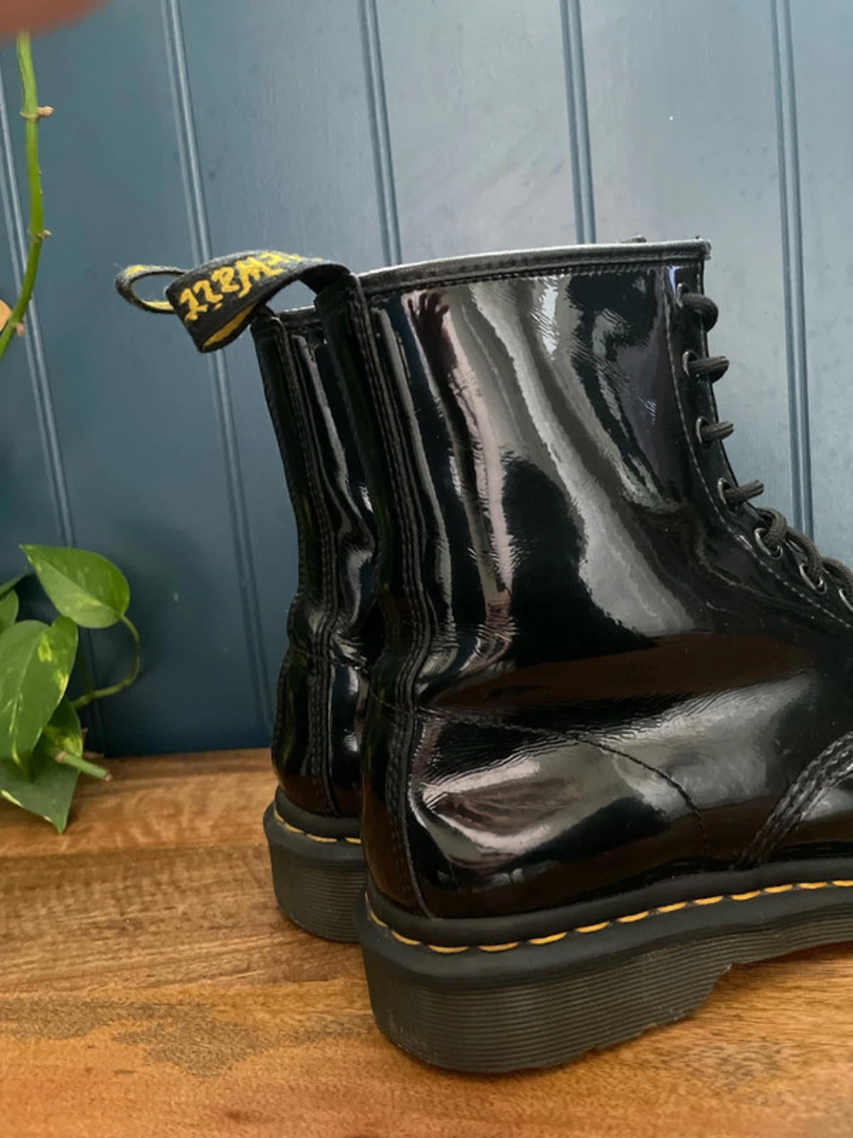 Women’s Dr Martens 1460 8-eyelet Lace Up Boots In Black Patent Leather - UK 8 - 2363