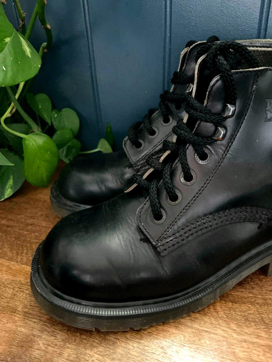 Women’s Dr Martens Made In England Lace Up Leather Boots In Black - UK6 - 2167