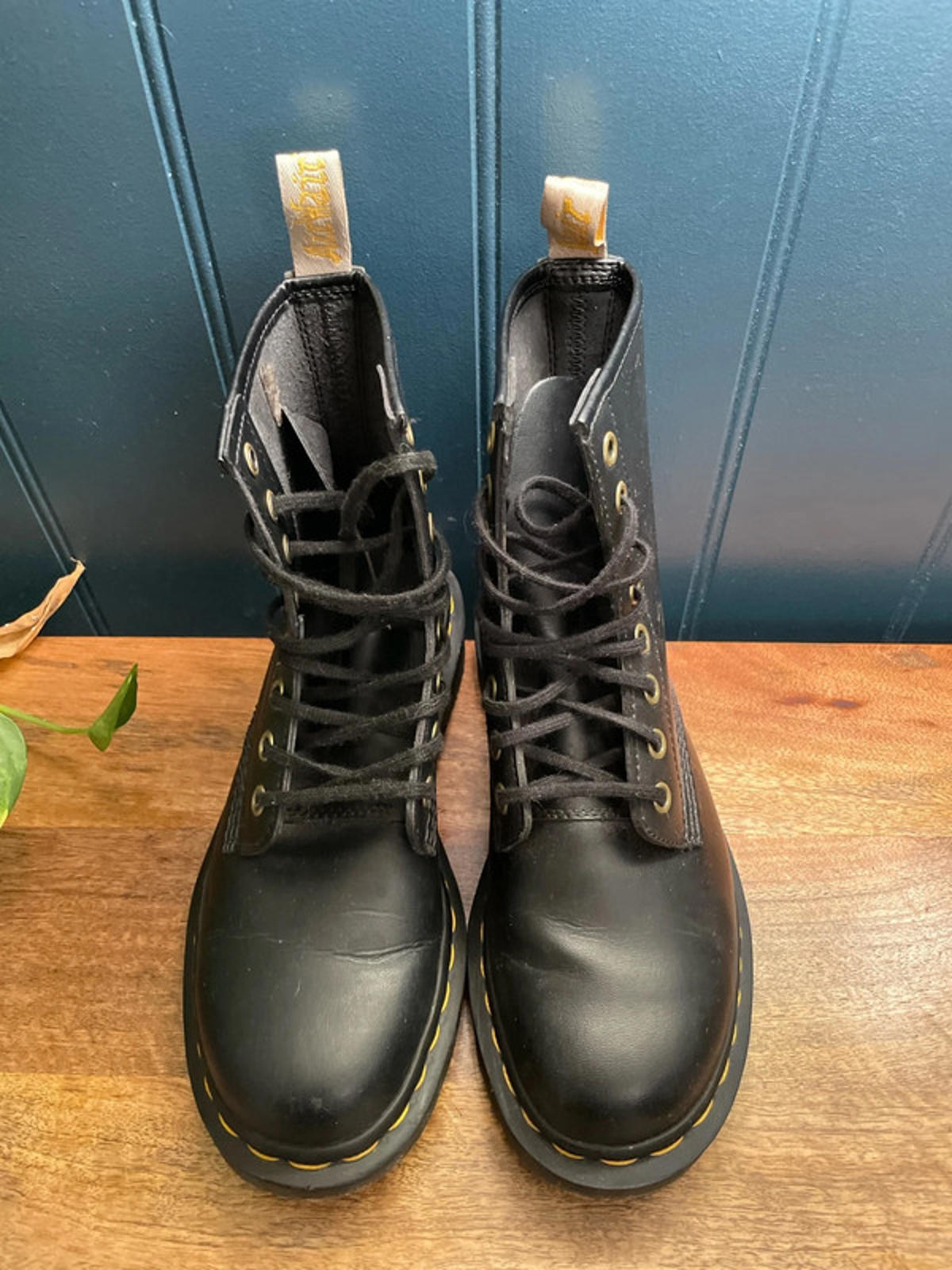 Women’s Dr Martens 8 Eyelet Vegan 14045 Lace Up Boots In Black - UK4- 2136