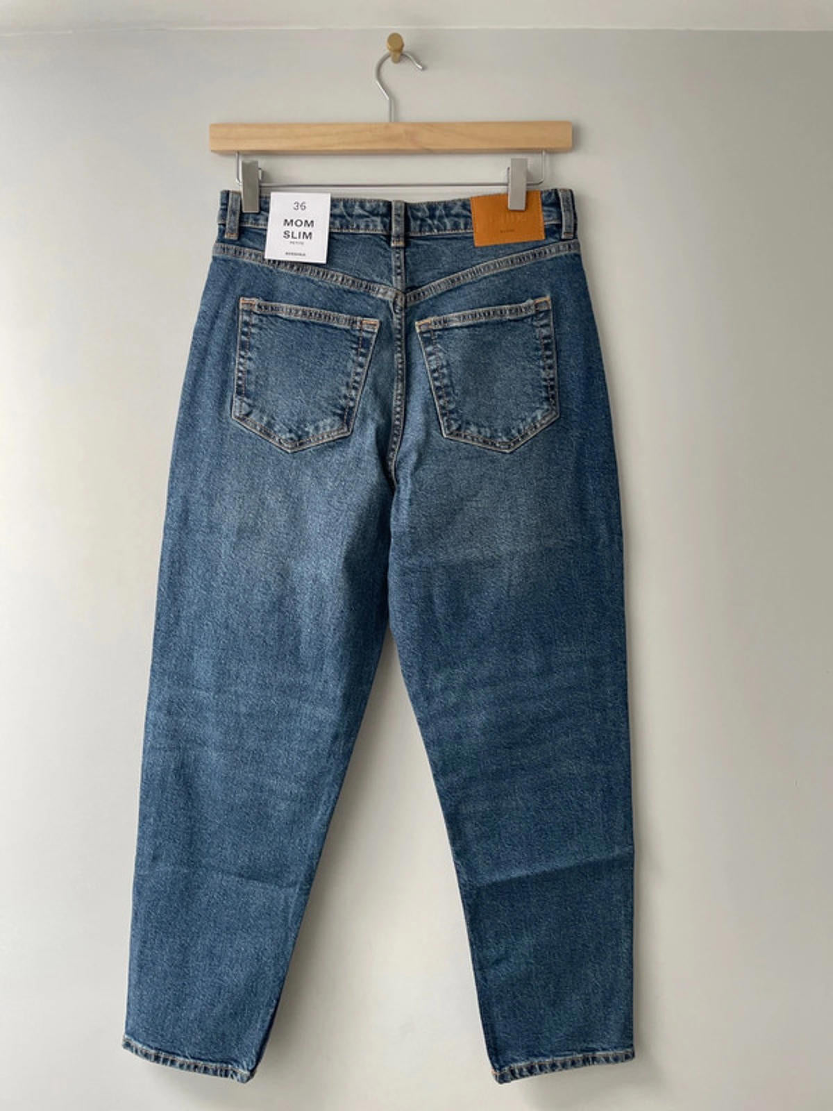 Women’s Bershka Premium Mom Slim Petite Fit Jeans - W28/L24 - 1862