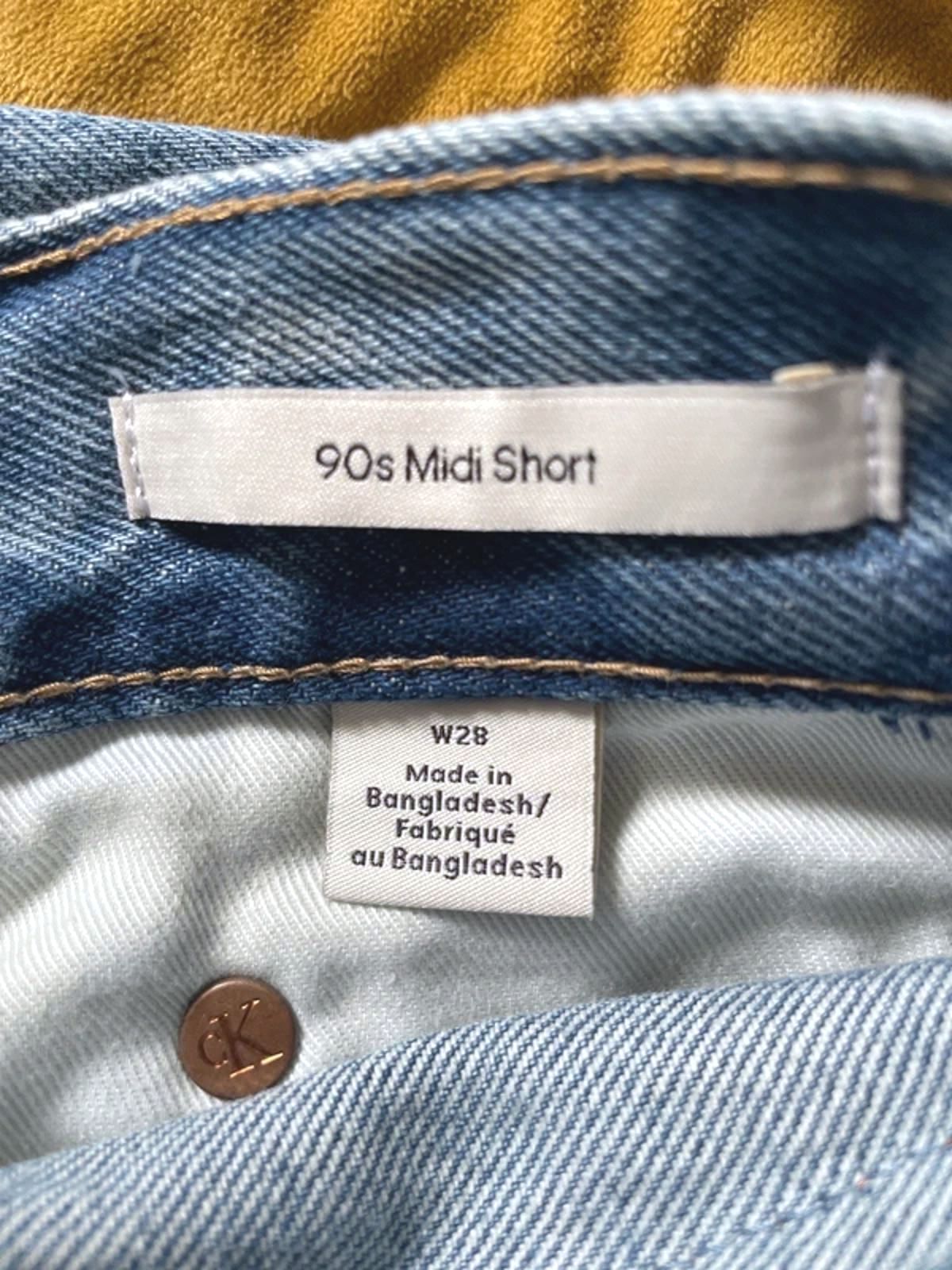 Women’s Calvin Klein 90’s Fit Midi Distressed Denim Shorts In Blue - W28/6.5 - 3140