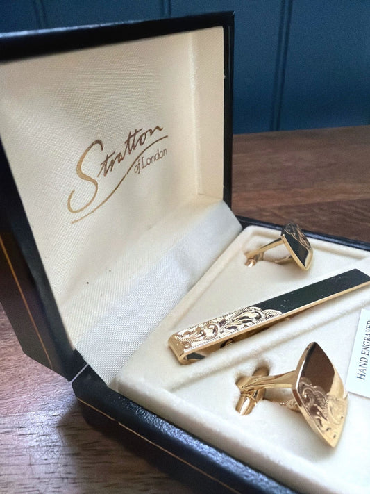 Stratton Of London Hand Engraved Tie Clip And Cufflink Set In Gold Colour - 3858