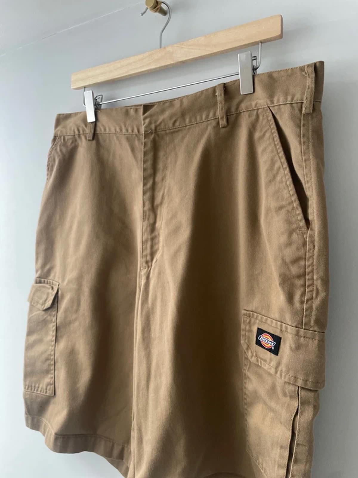 Men’s Dickies Baggy Fit Cargo Shorts In Beige - W36/L9.5 - 3181