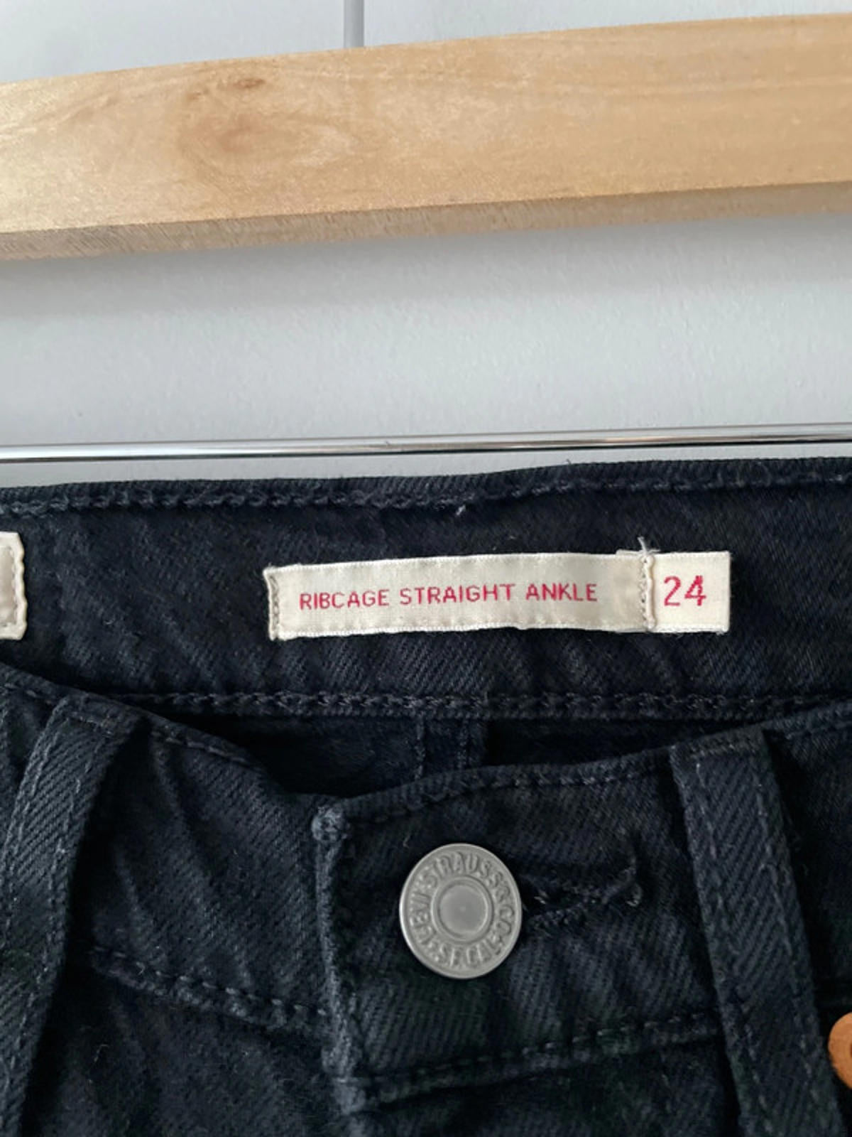 Women’s Levi’s High Waisted Ribcage Straight Fit Jeans In Black - W24/L27 - 2806