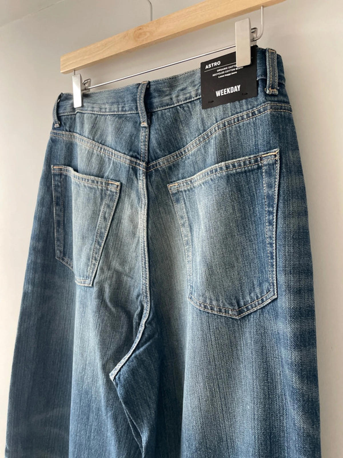 Women’s Weekday Astro Loose Baggy Fit Jeans In Blue - W26/L34 - 2436