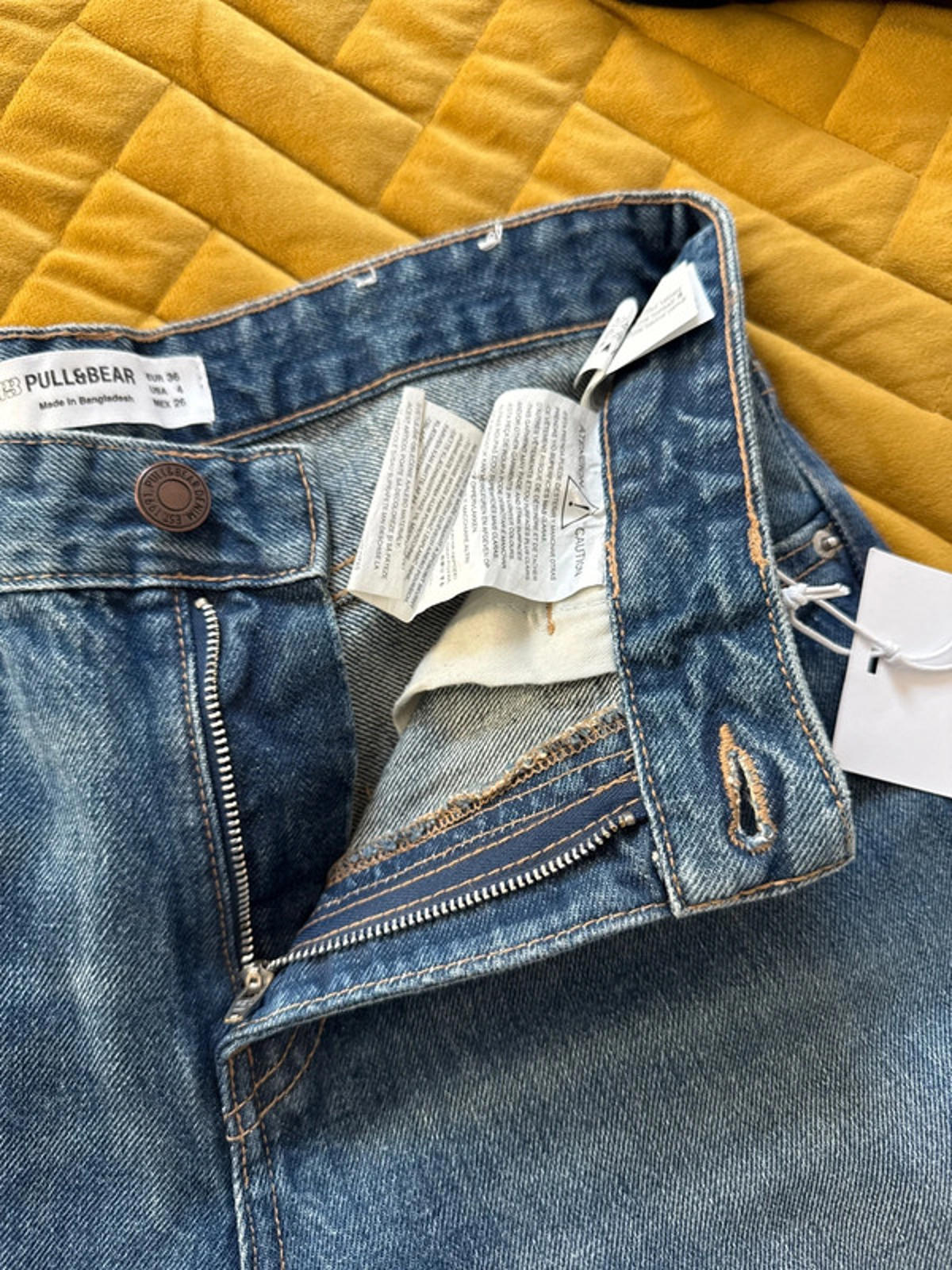 Women’s Pull & Bear Straight Fit Jeans With Wash Effect - UK8 - 1011