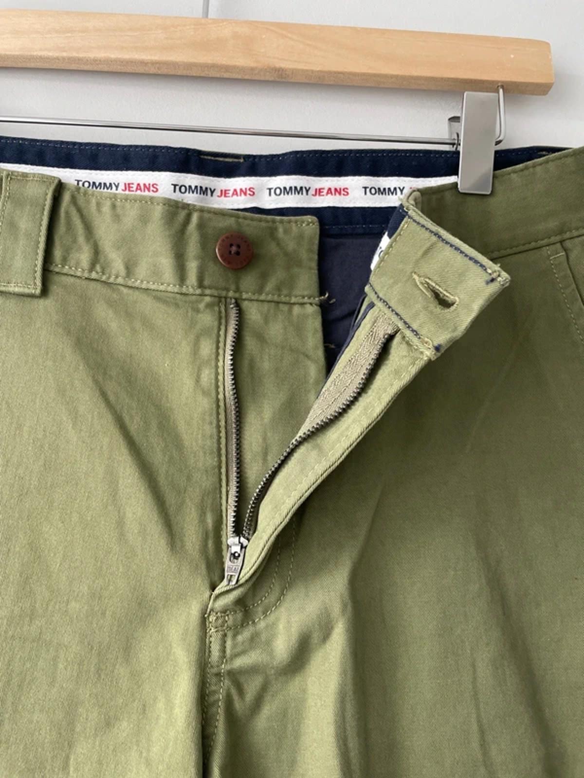 Men’s Tommy Hilfiger Scanton Slim Fit Chino Shorts in Khaki Green - W30/L8 - 3179