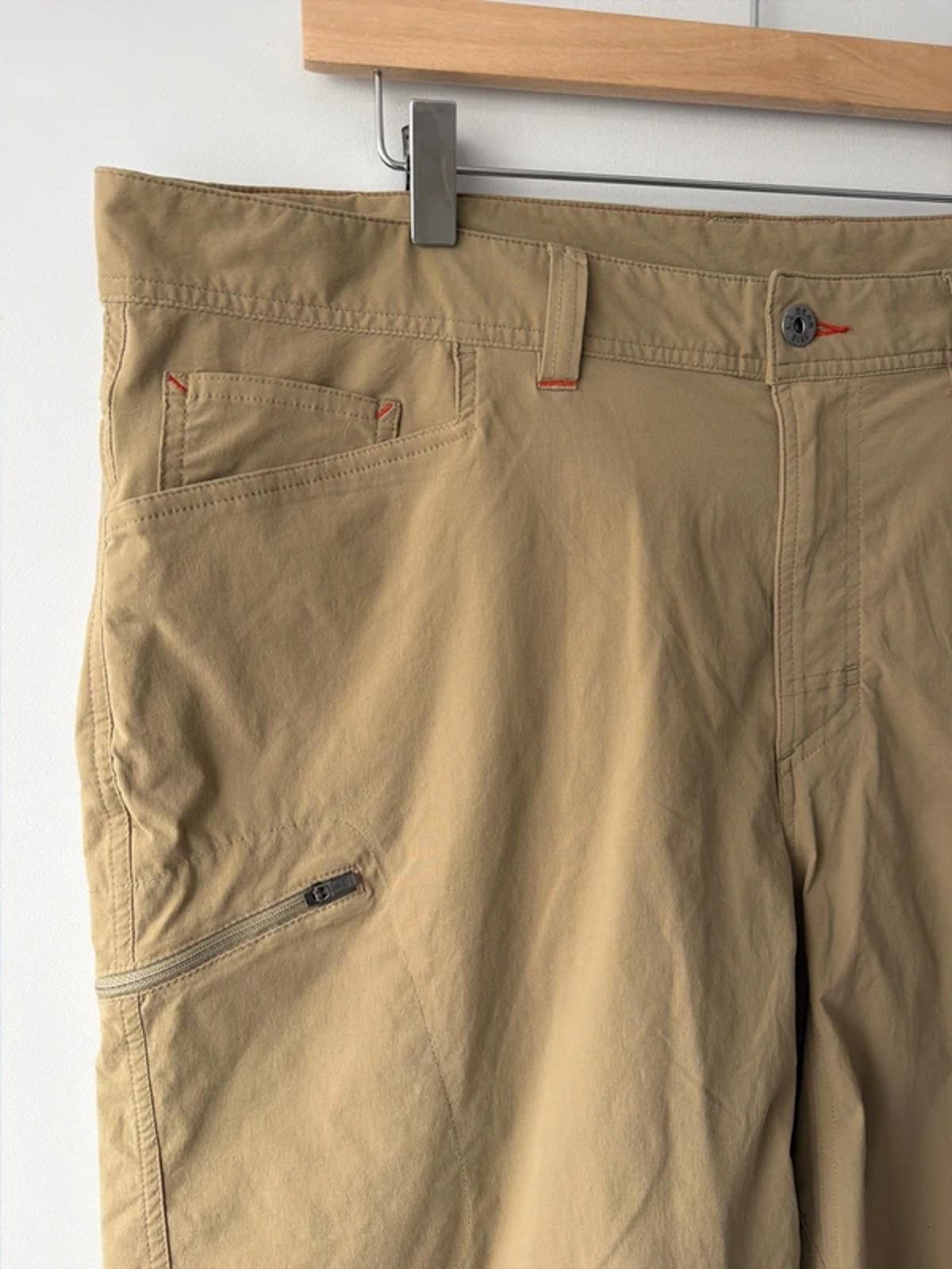 Men’s L.L.Bean Cresta Cargo Shorts In Beige - W40 - 3264