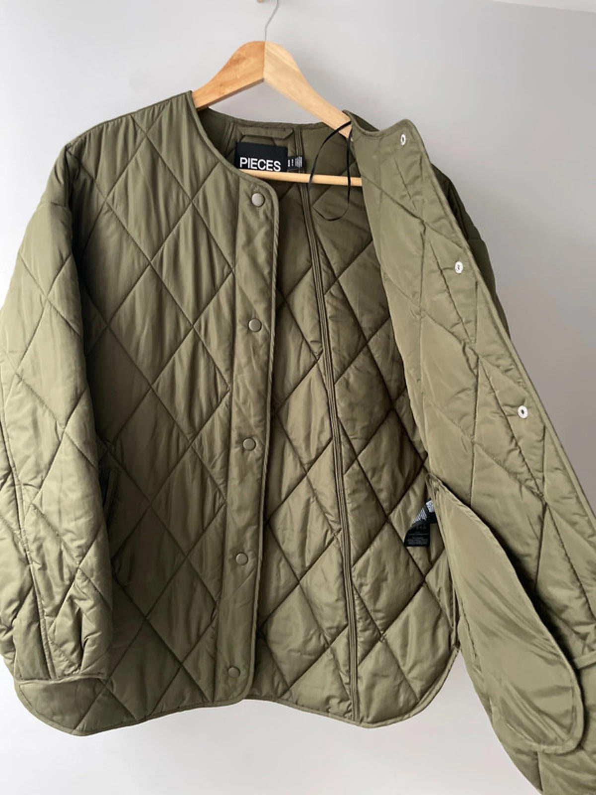 Women’s Pieces Oversized Fit Light Weight Crew Neck Quilted Jacket In Khaki - Small - 2481