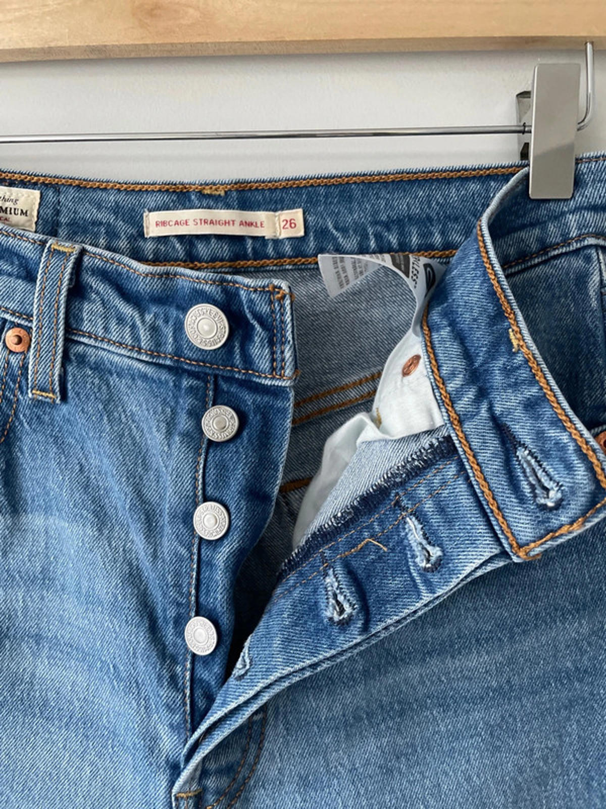 Women’s Levi’s High Waisted Ribcage Straight Fit Jeans In Navy - W26/L27 - 2572