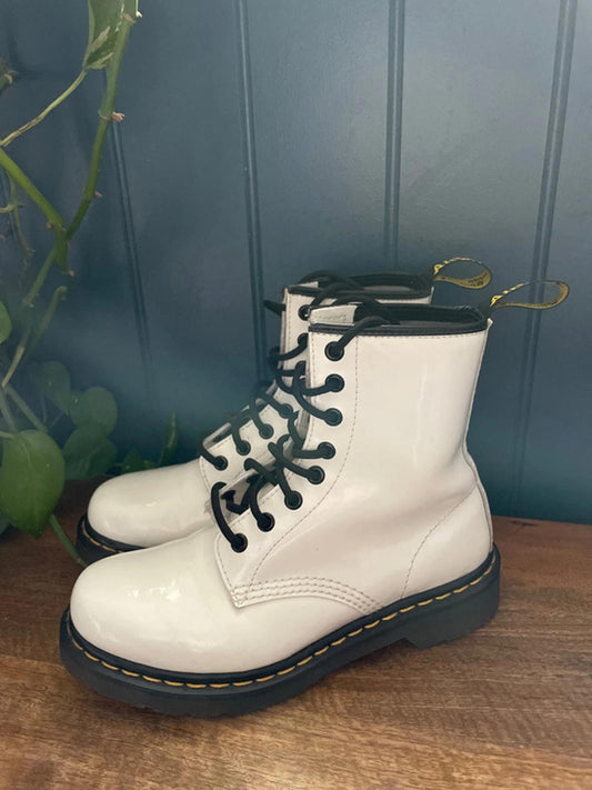 Women’s Dr Martens 1460W Mid Calf Lace Up Leather Boots In White - UK4 - 2162