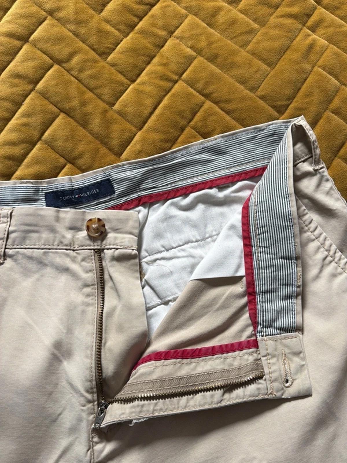 Men’s Tommy Hilfiger Classic Fit Chino Shorts In Beige - W38 - 3254