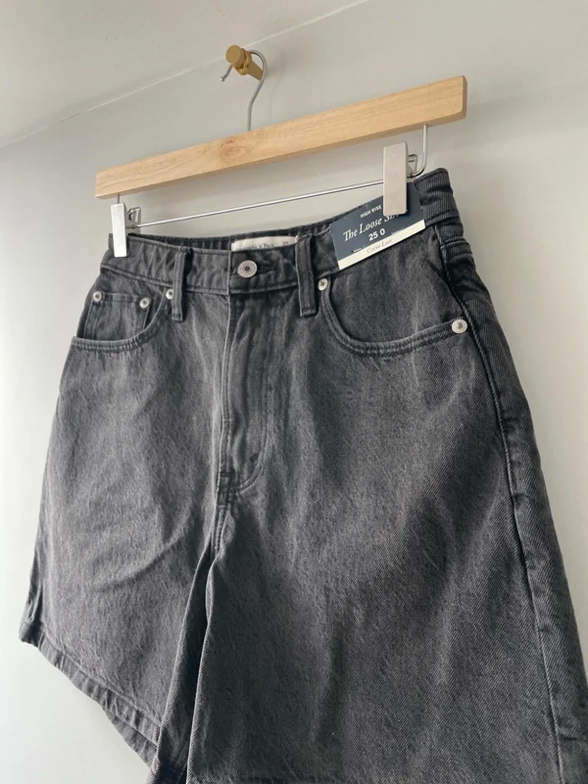 Women’s Abercrombie & Fitch The Loose Short High Rise Shorts In Black - W25/L6 - 3083