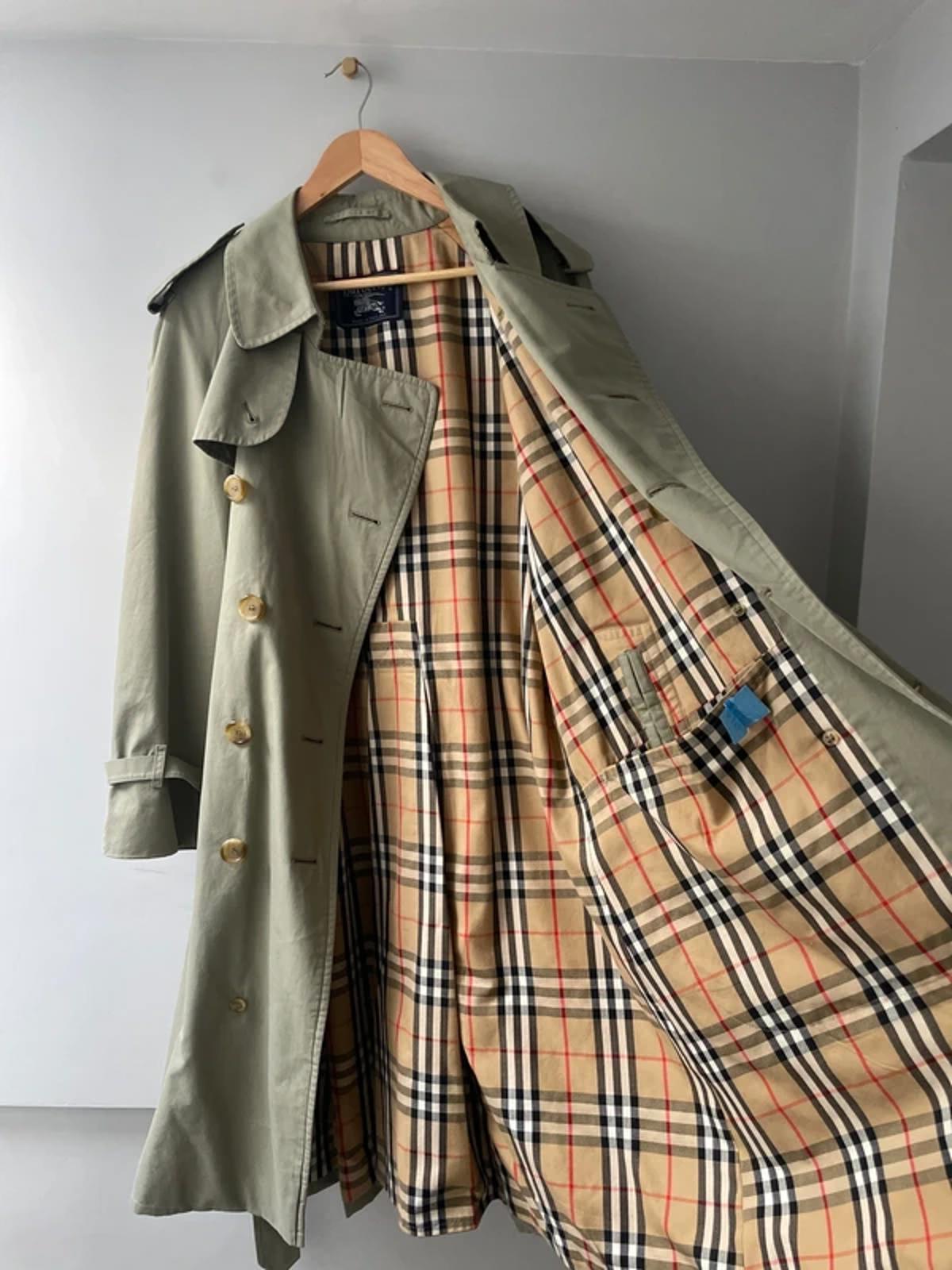 Women’s Burberry Kensington Vintage Double Breasted Trench Coat in Light Green - Uk16 - 3000