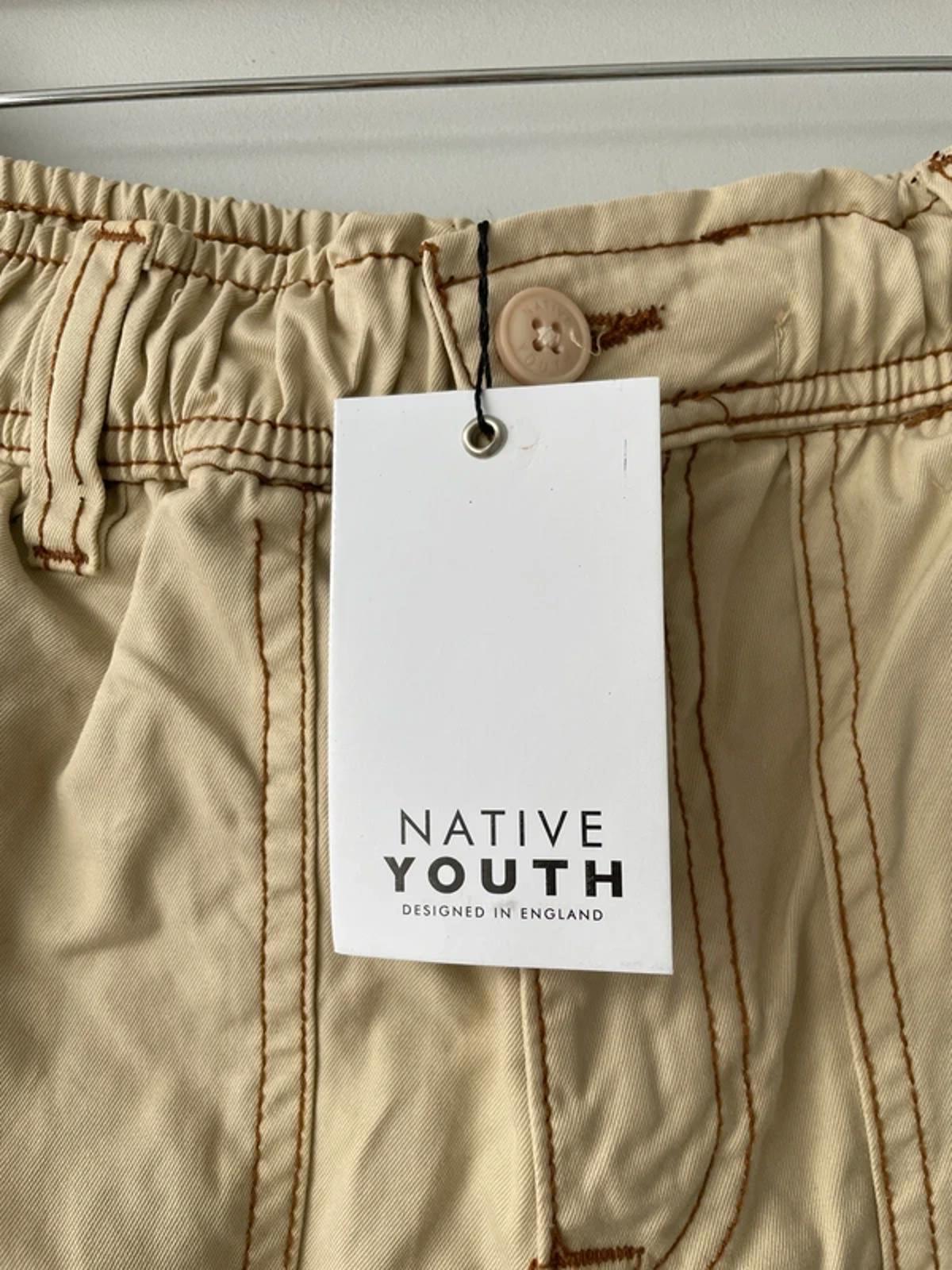 Women’s Native Youth Baggy Fit Cargo Shorts In Beige - W28/L6 - 3174
