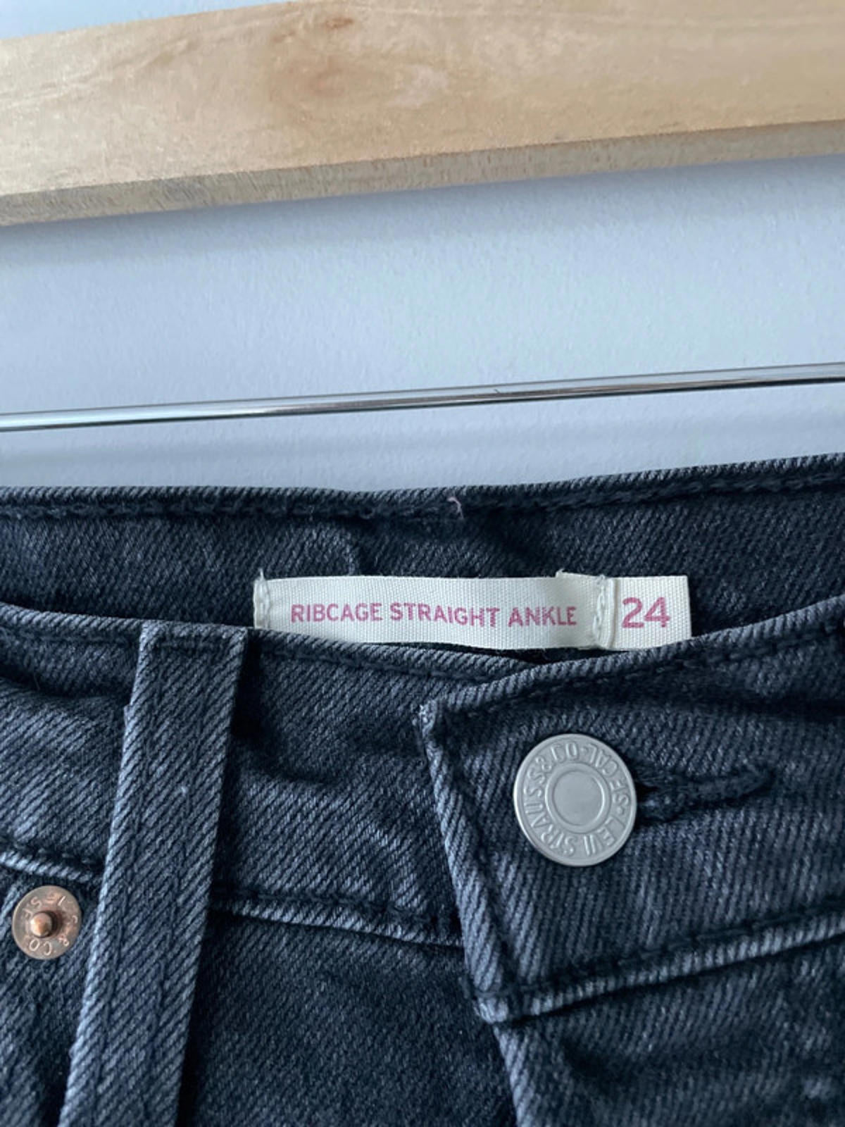 Women’s Levi’s High Waisted Ribcage Straight Fit Jeans In Black - W24/L27 - 2627
