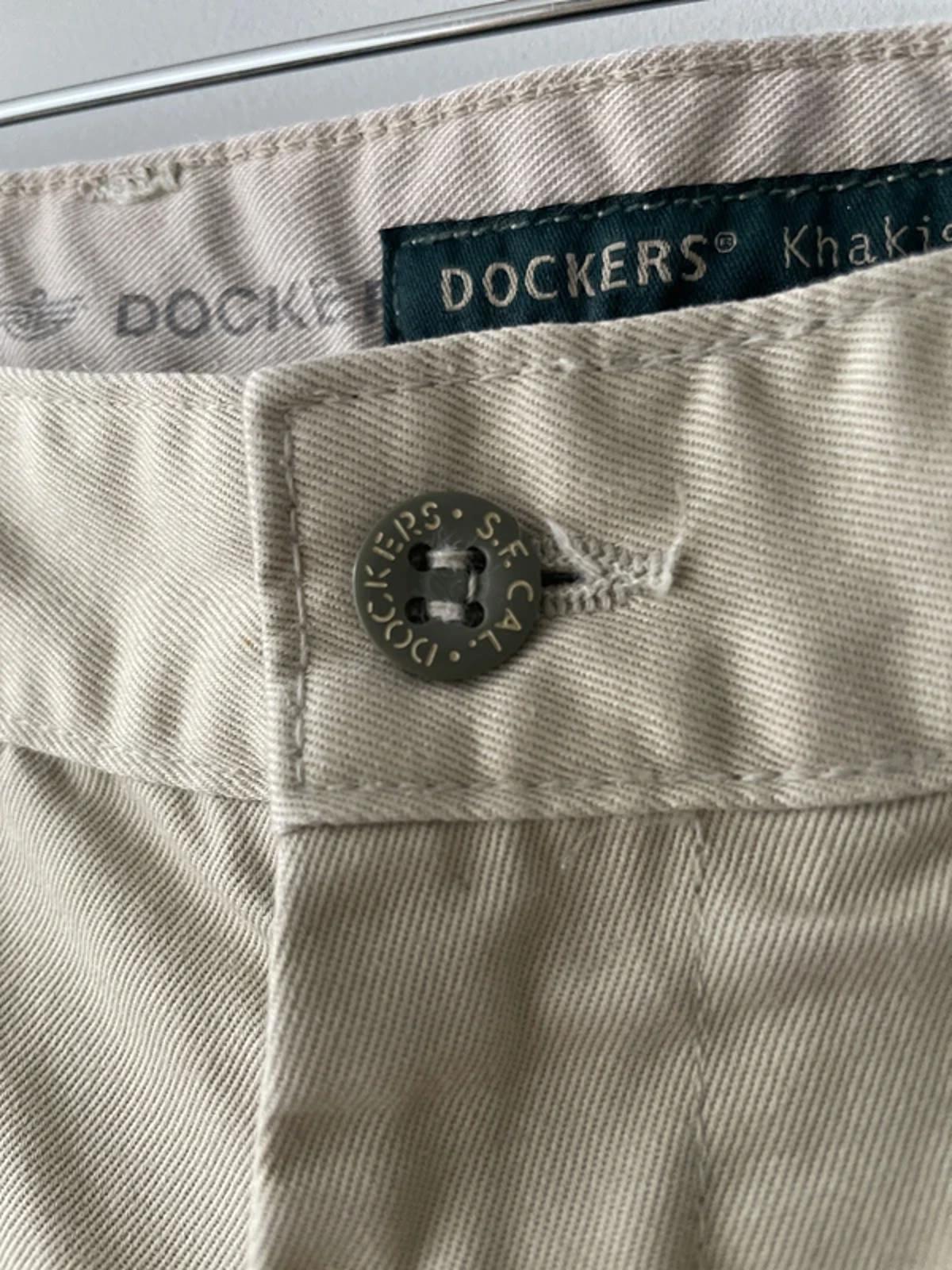 Men’s Dockers Classic Chino Trousers In Beige - W33/L32 - 2965