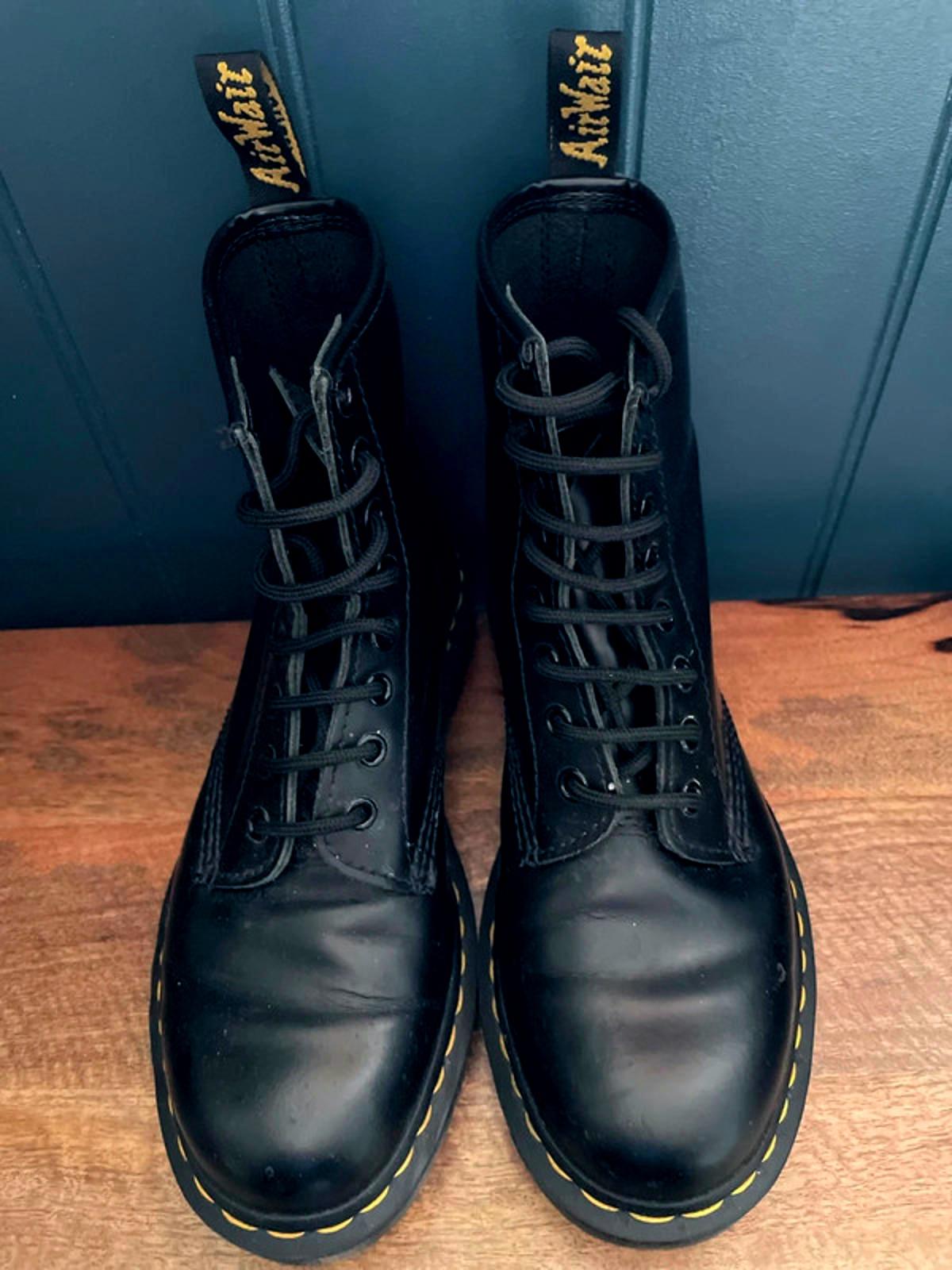 Women’s Dr Martens 11822 Mid Calf Lace Up Boots in Black - UK5 - 2158