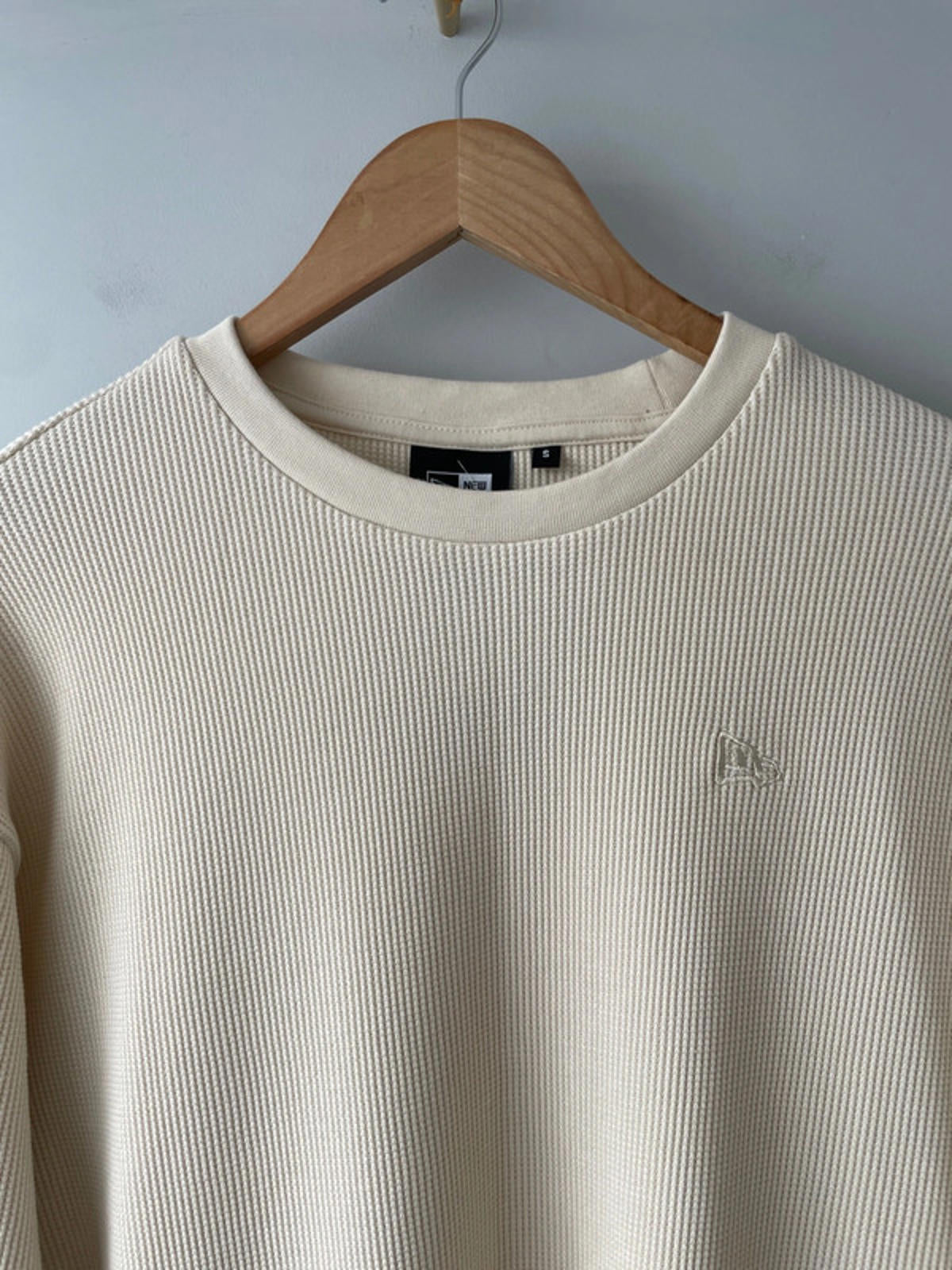 Men’s New Era Waffle Knit Crew Neck Long Sleeve Jumper in Cream - Small - 2335