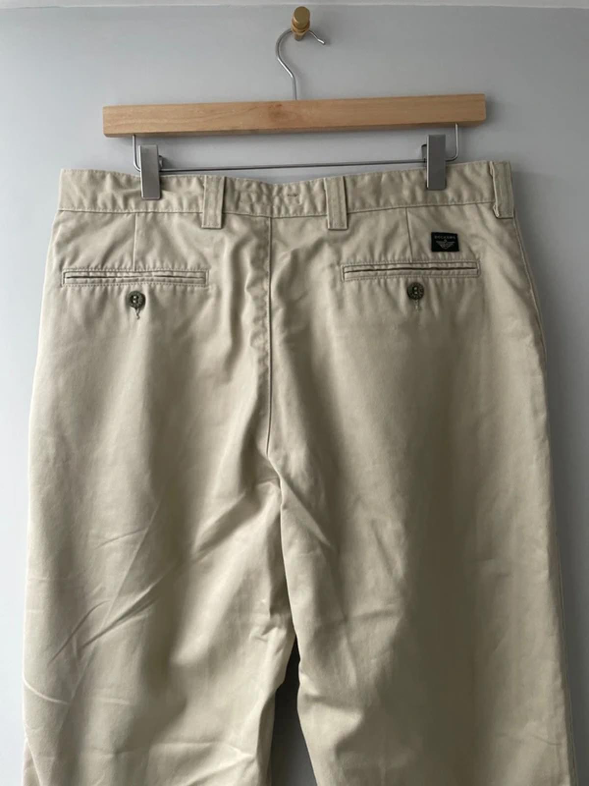 Men’s Dockers Classic Chino Trousers In Beige - W33/L32 - 2965