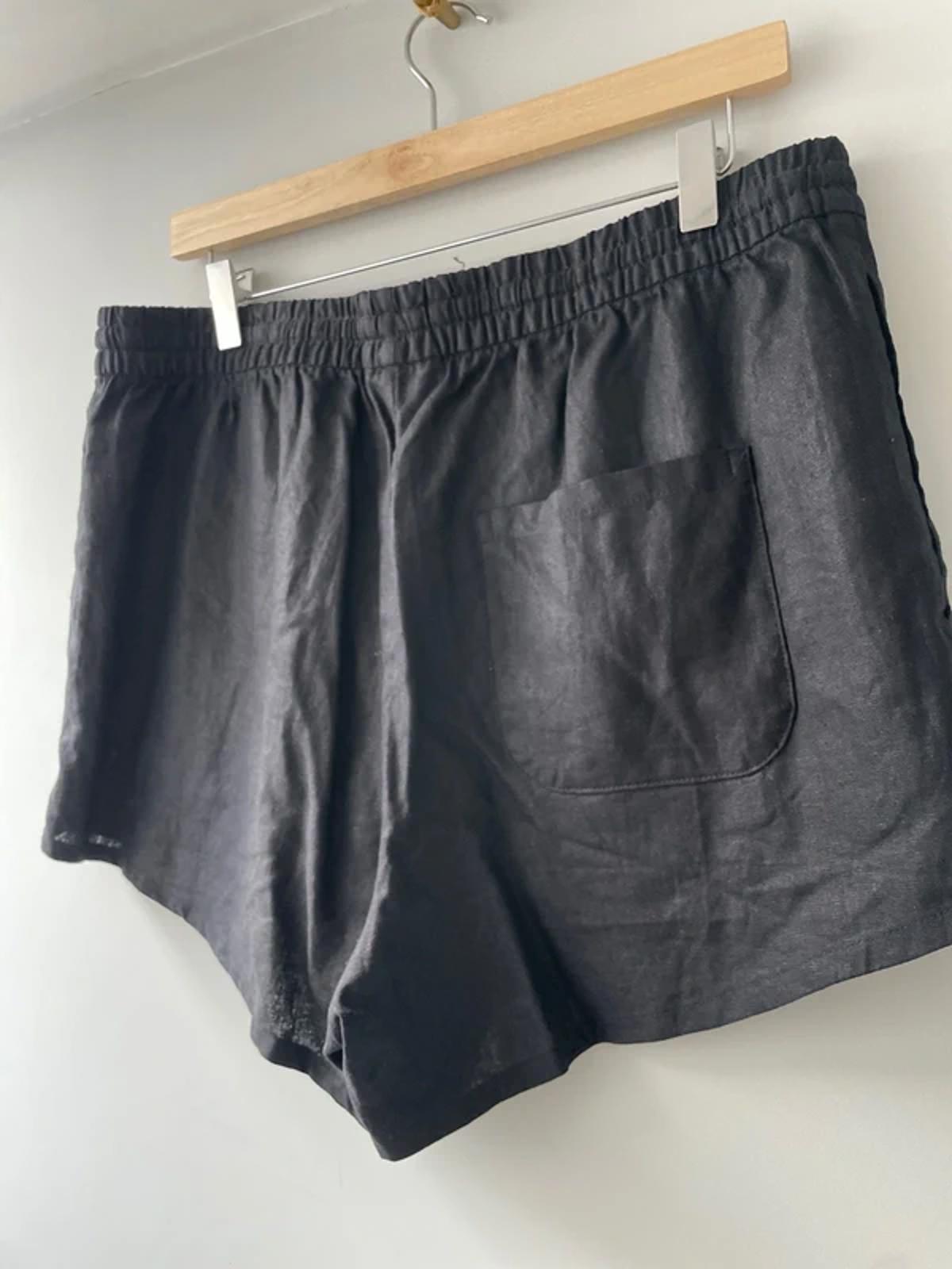 Women’s Weekday Drawstring Waist Linen Shorts in Black - Large - 3057
