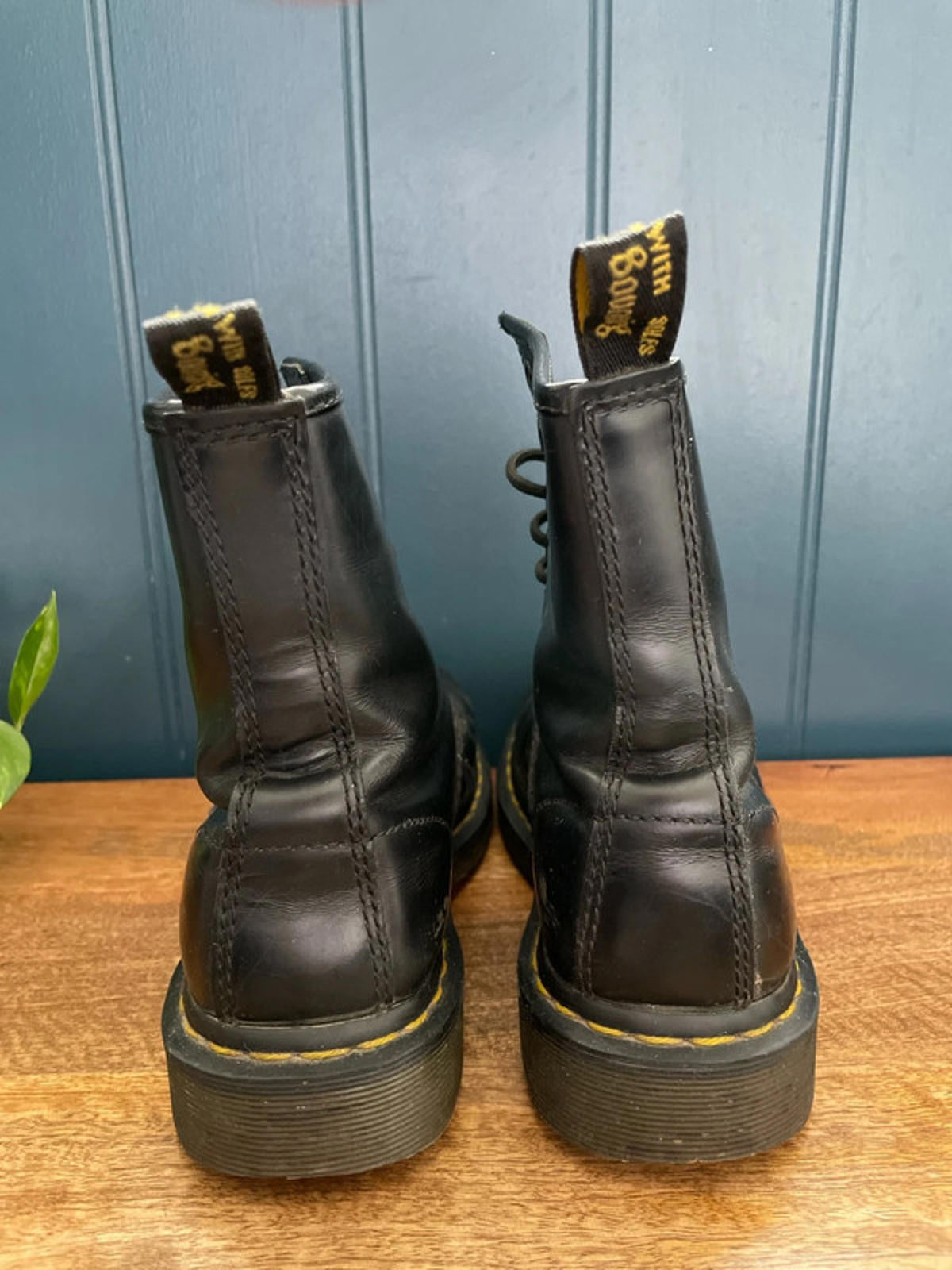 Women’s Dr Martens 11822 Premium Leather Lace Up Boots In Black - UK4- 2171