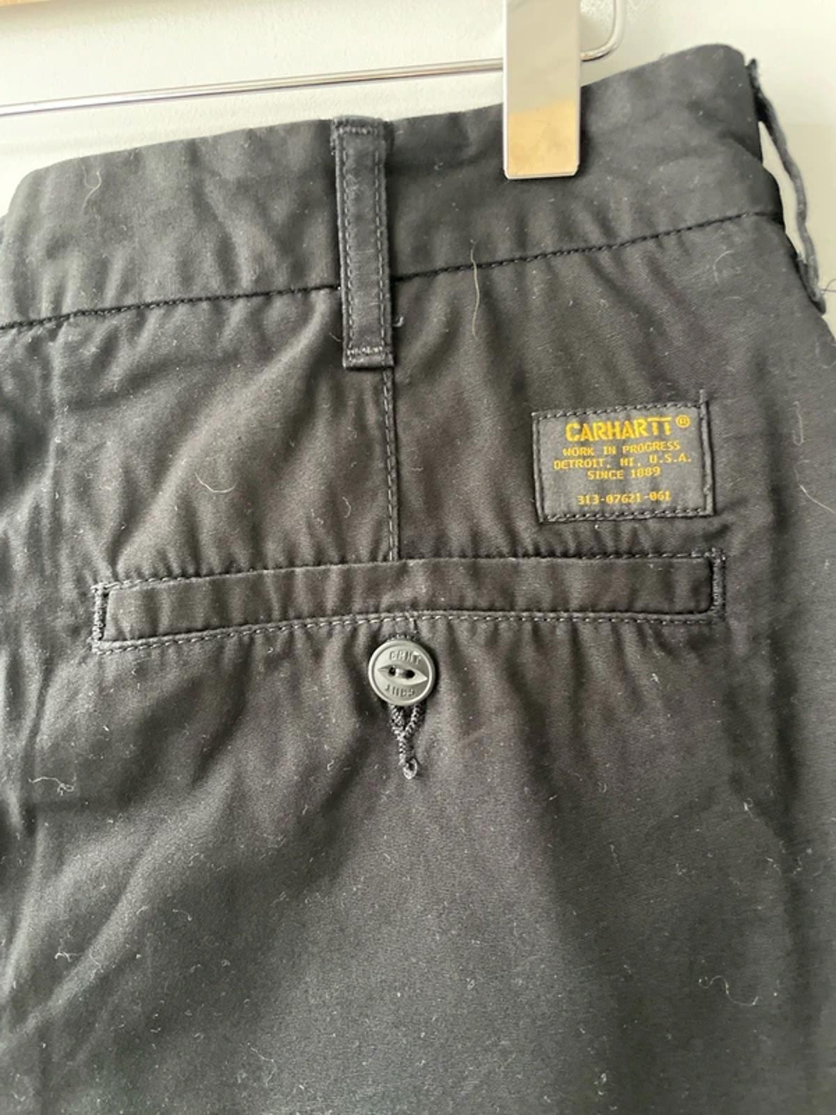 Men’s Carhartt WIP Gerald Chino Shorts in Black - W28/L8 - 3072