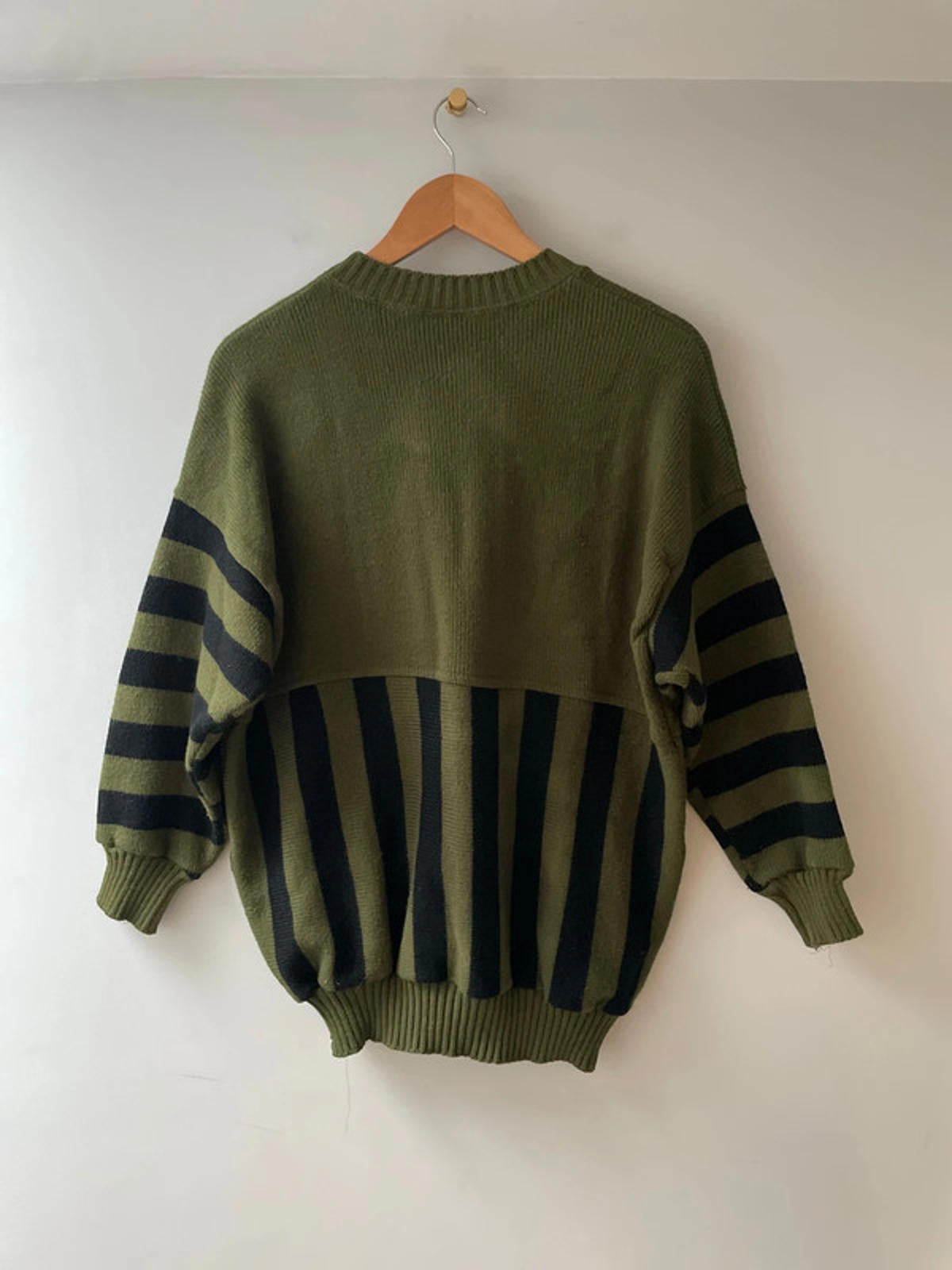 Men's Art Fashion Vintage Crew Neck Knitted Sweater Made In USA - Medium - 2778