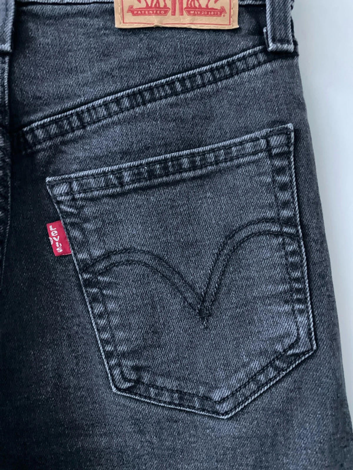 Women’s Levi’s High Waisted Ribcage Straight Fit Jeans In Black - W24/L27 - 2627