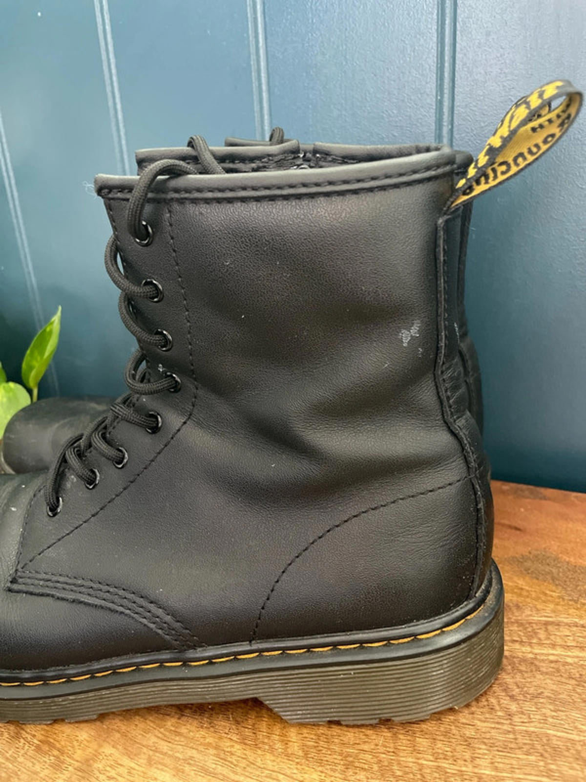 Women’s Dr Martens 1460Y Premium Leather Lace Up Boots In Black - UK5- 2170