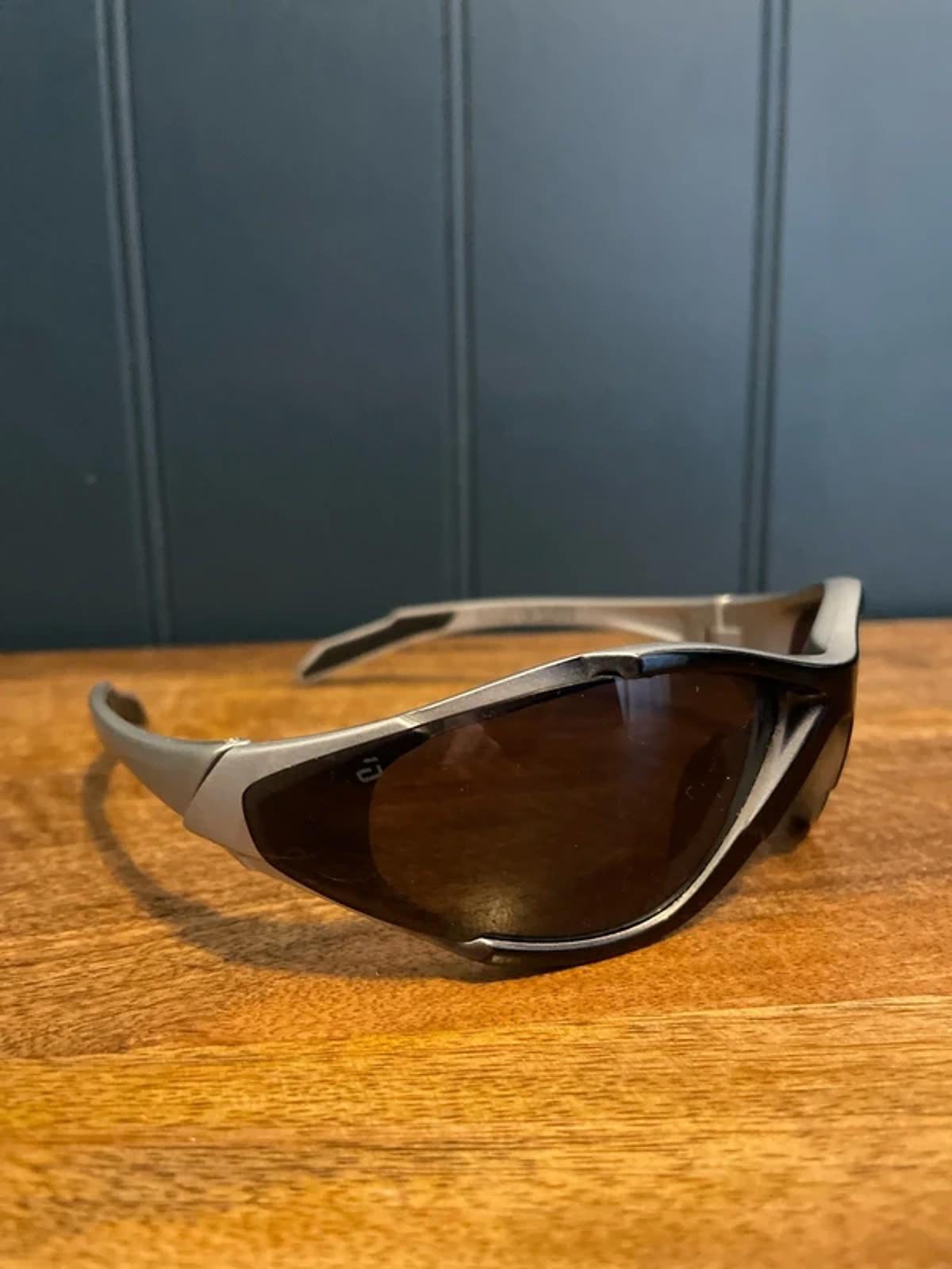 Unisex Aptonia MH 900 Wrap Design Sunglasses In Silver/Black - 2898
