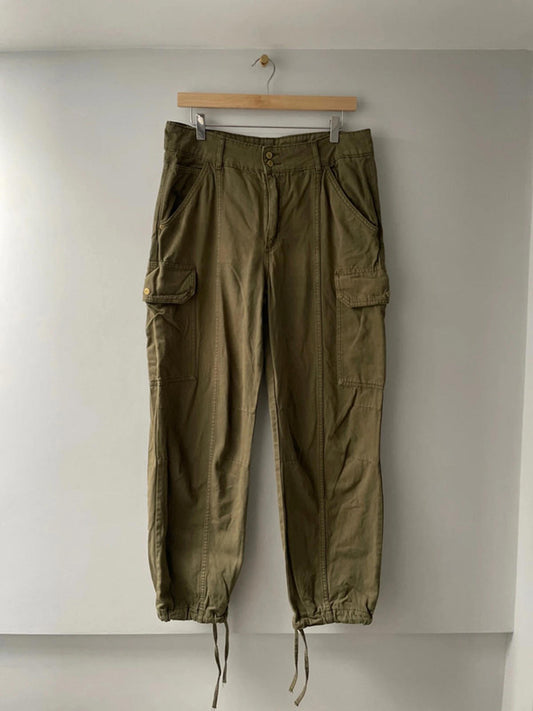 Men’s Pull and Bear Baggy Cargo Trousers in Khaki - W32/L29 - 2754