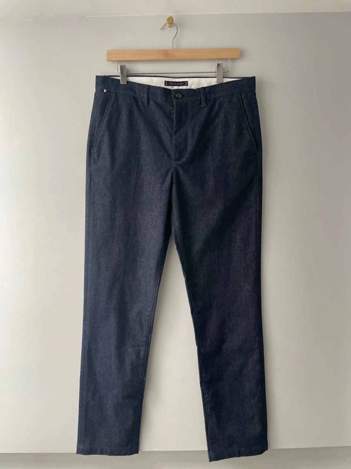 Men’s Tommy Hilfiger Denton Straight Fit Chino Trousers In Navy - W32/L32 - 2492
