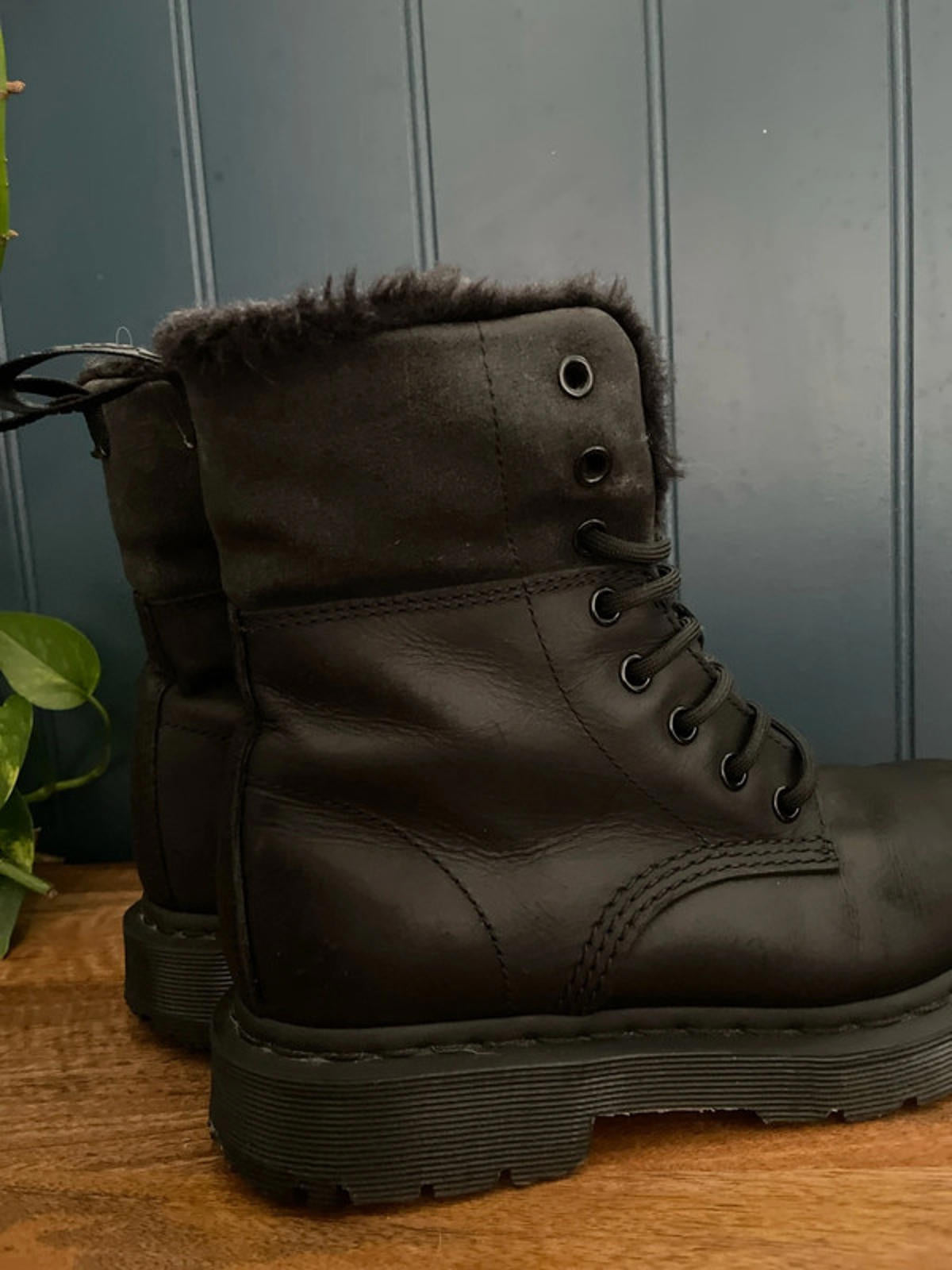 Women’s Dr Marten’s 1460 Kolbert Faux Fur Lined Leather Boots In Black-UK 5-2364