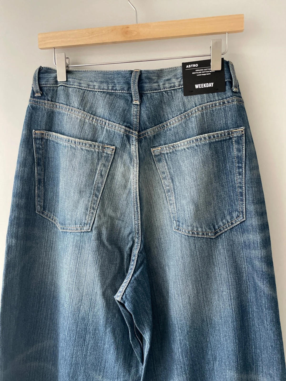 Women’s Weekday Astro Loose Baggy Fit Jeans In Blue - W26/L34 - 2436