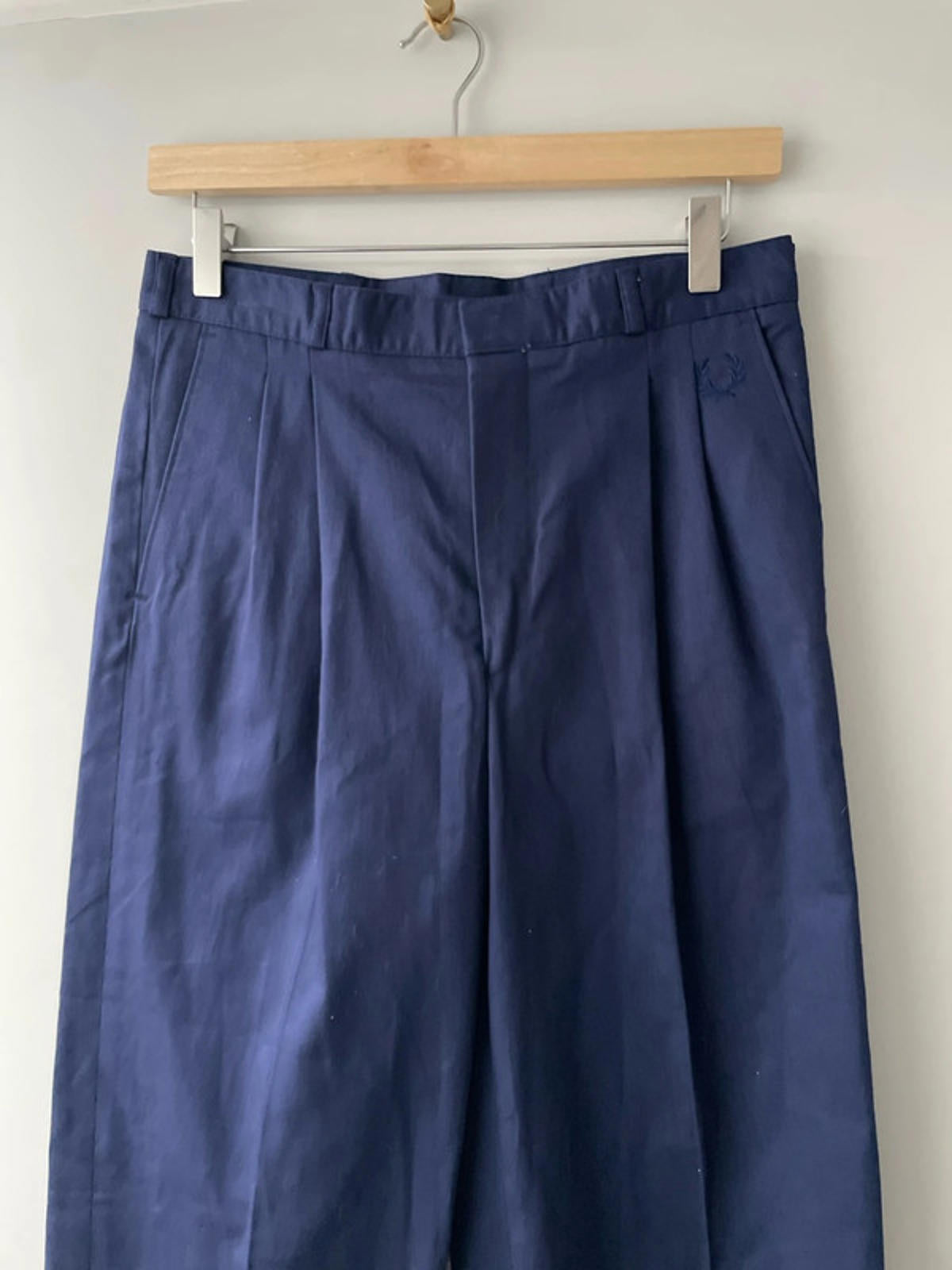 Men’s Fred Perry Sportswear Double Pleated Wide Leg Chino Trousers In Navy - W30/L33 - 2873