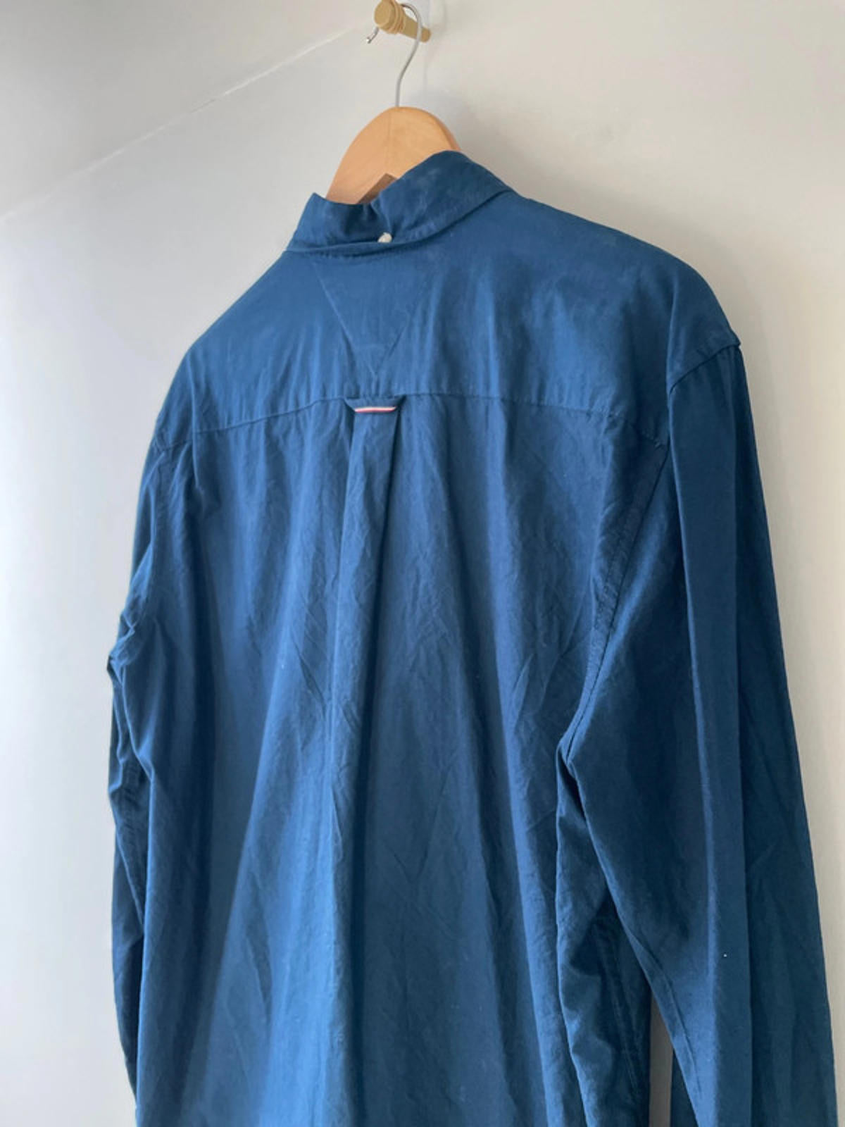 Men’s Tommy Hilfiger Button Down Collar Shirt in Navy - Large - 2568