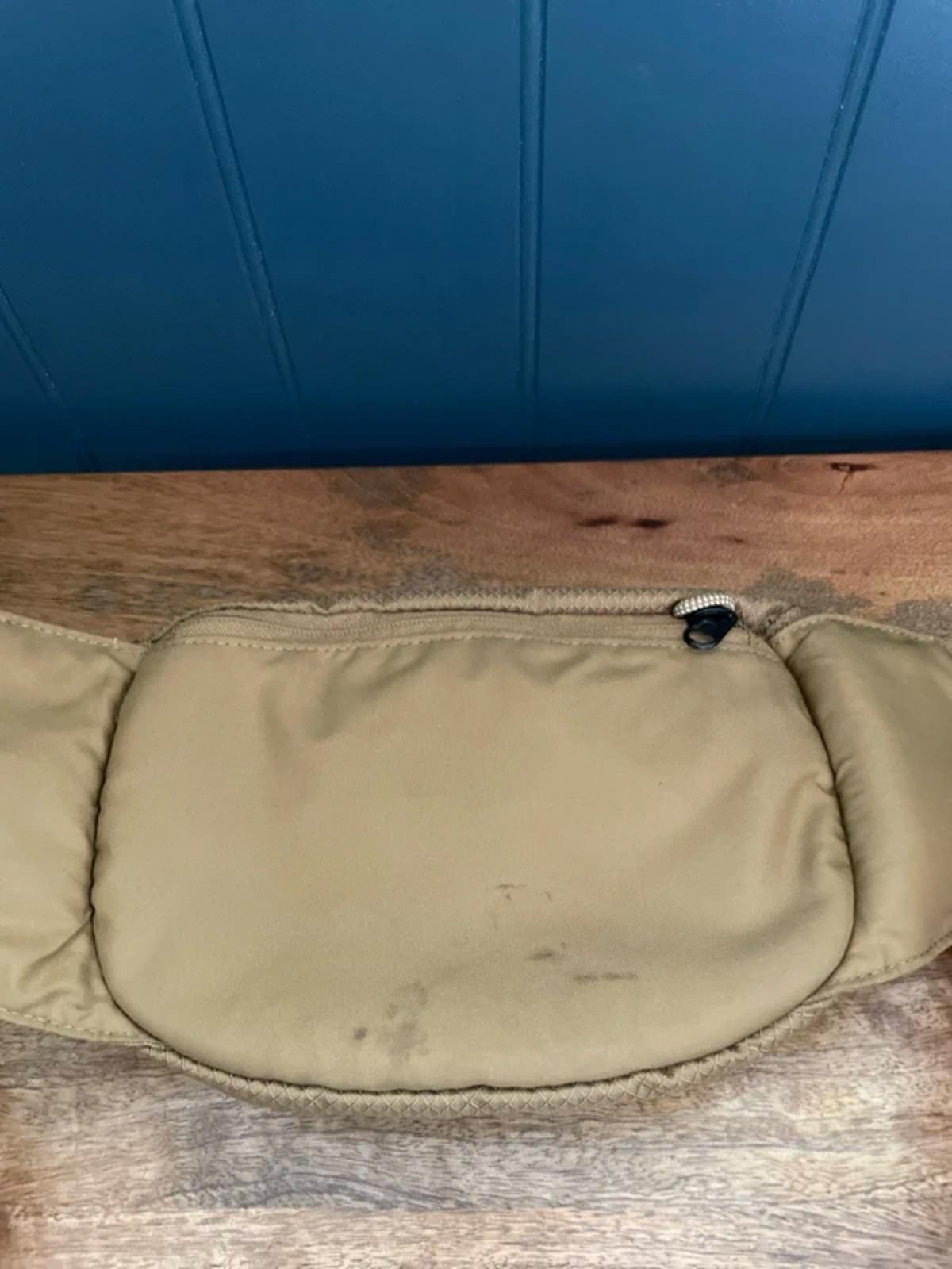 Unisex Nike ACG Karst Cross Body Bag In Stone - 2951
