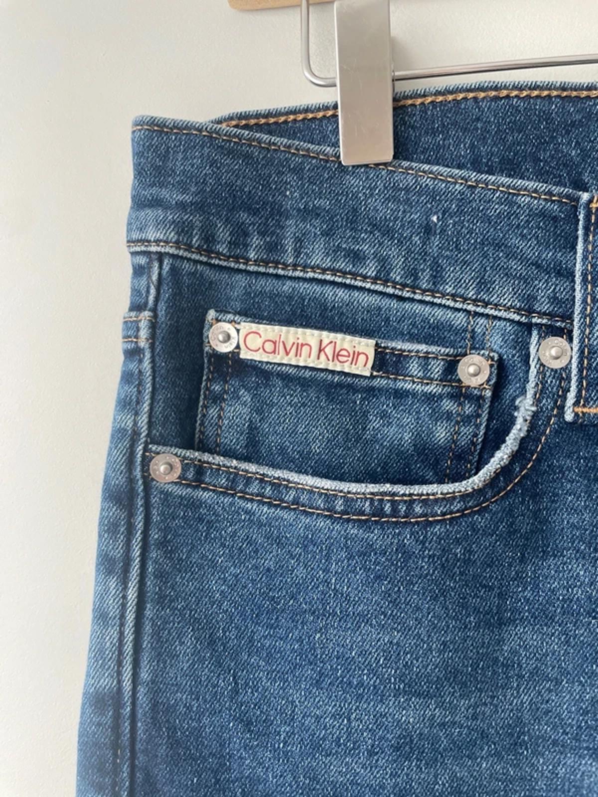 Men’s Calvin Klein Slim Fit Denim Shorts In Navy Blue - W32/L10 - 3135