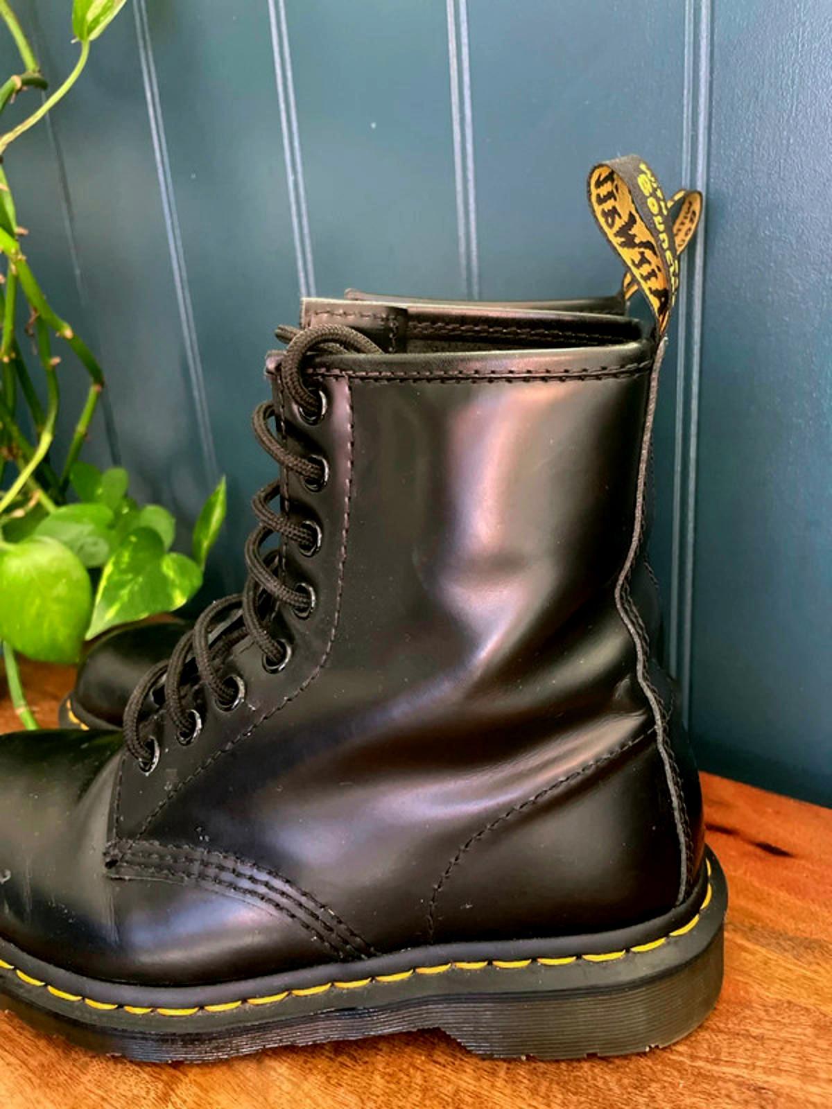 Women’s Dr Martens 11822 Mid Calf Lace Up Boots in Black - UK5 - 2158