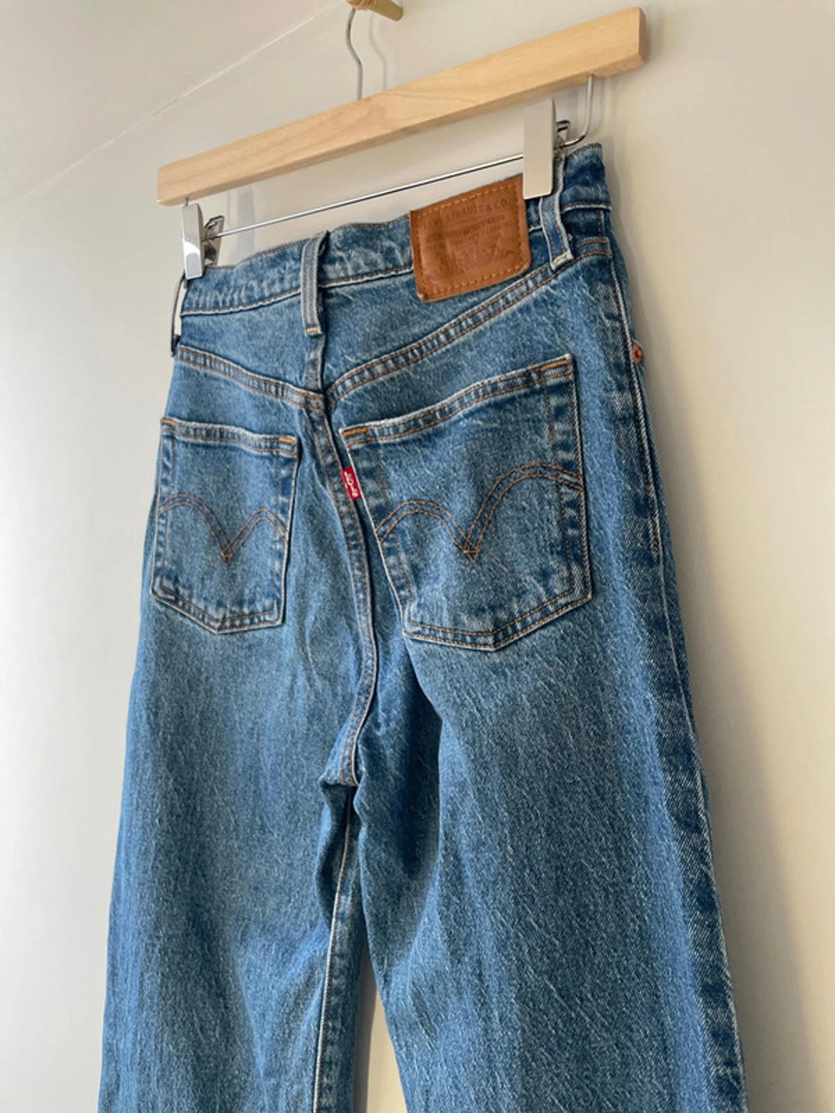 Women’s Levi’s High Waisted Ribcage Straight Fit Jeans In Navy - W24/L34 - 2561