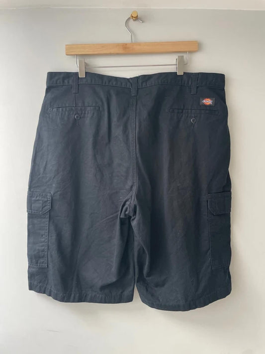 Men’s Dickies Baggy Fit Cargo Shorts In Black - W38/L13 - 3128