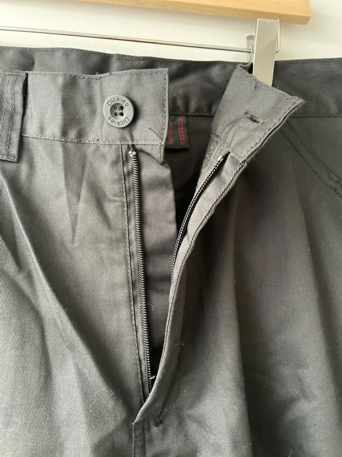 Men’s Dickies Cargo Chino Shorts in Black - W38/L10.5 - 3059
