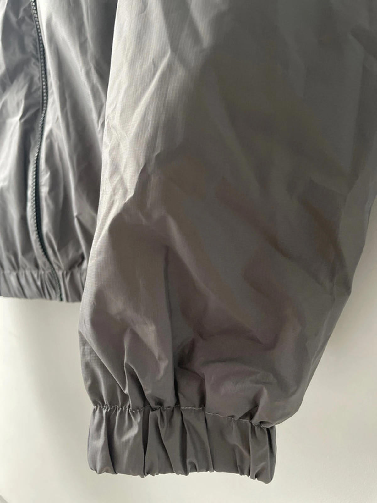 Men’s H&M Oversized Fit Windbreaker Hooded Jacket In Grey - XSmall - 2442