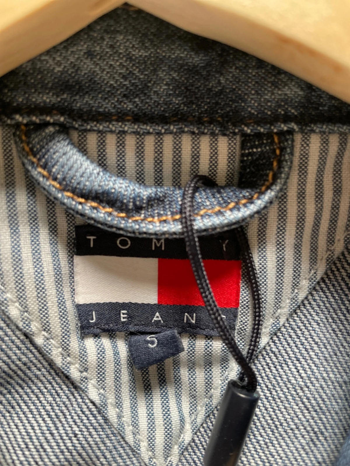 Women’s Tommy Hilfiger Floral Embroidered Denim Jacket In Navy - Small -2432