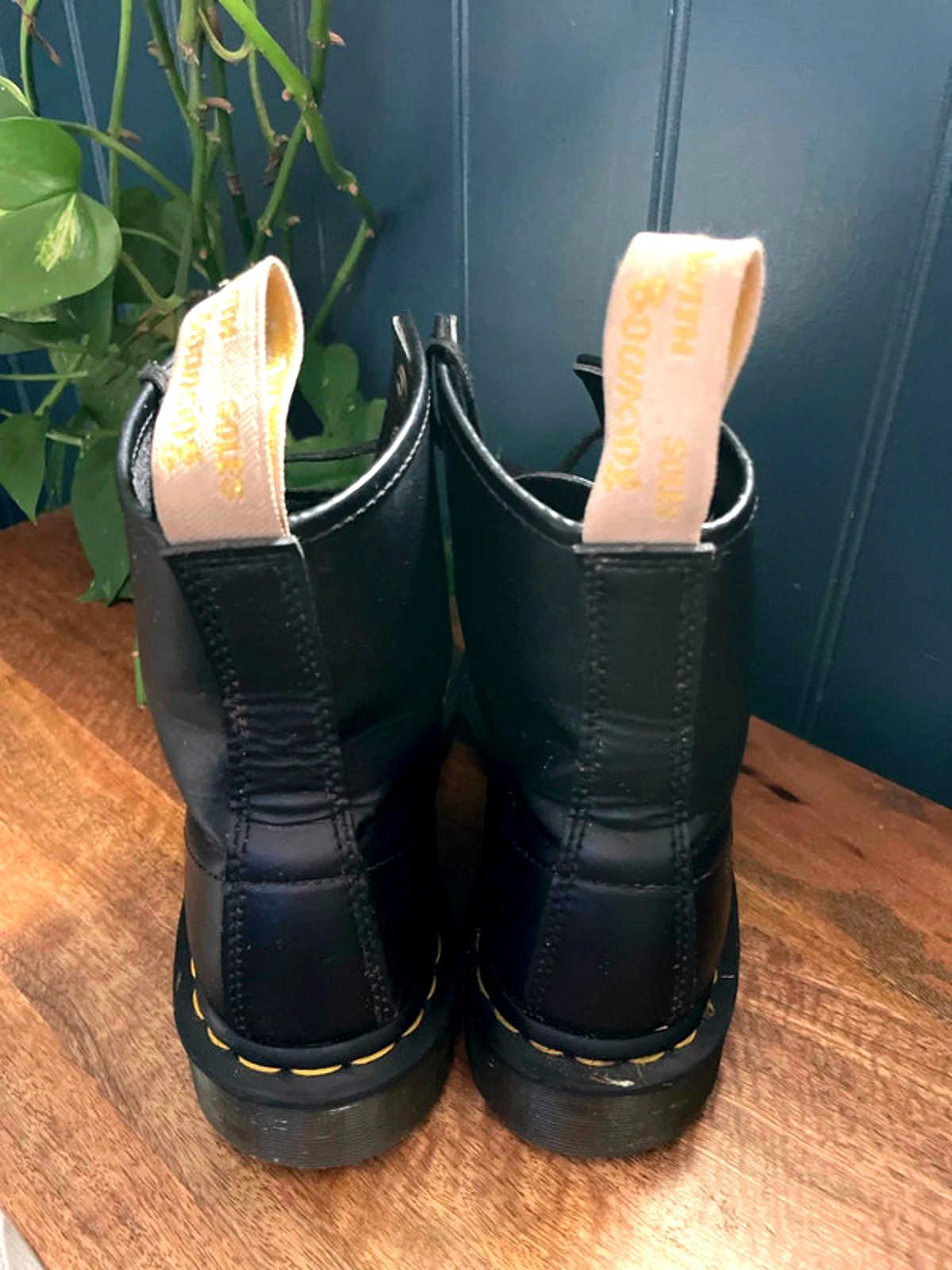 Women’s Dr Martens 14045 Mid Calf Lace Up Vegan Boots In Black - UK6 - 2159