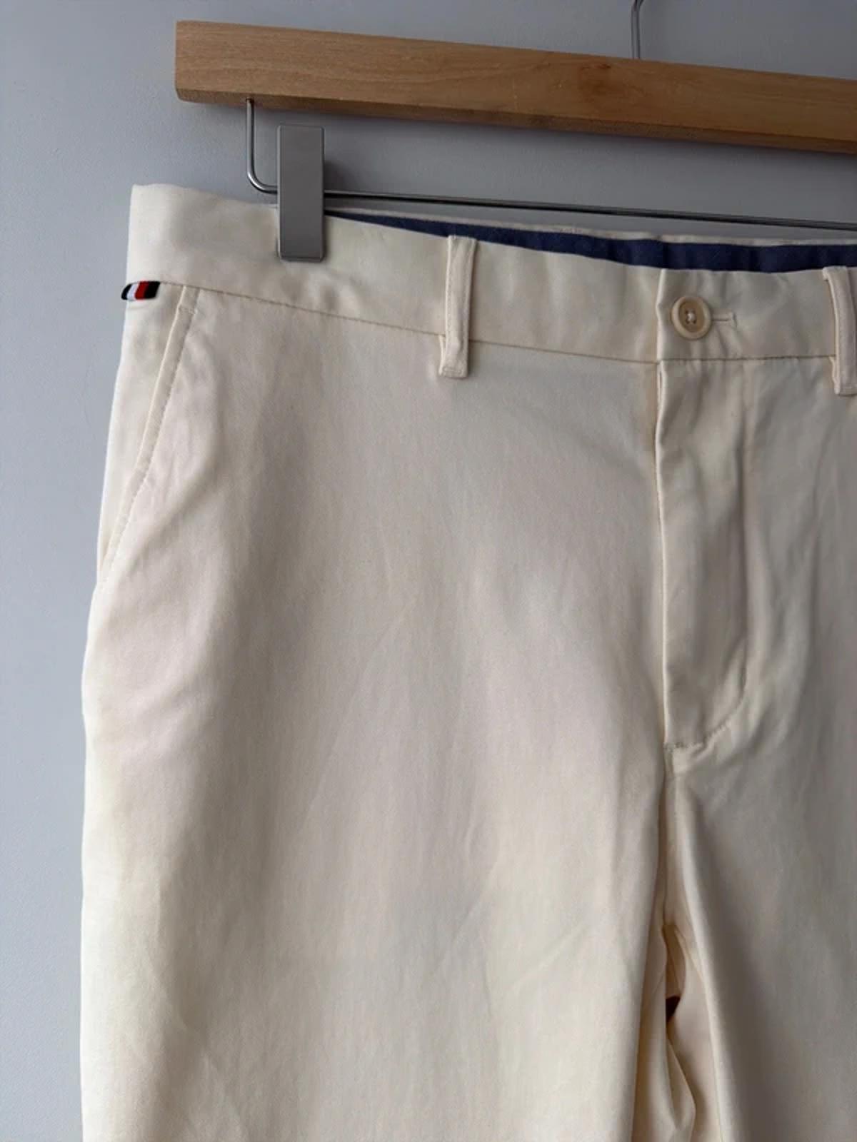 Men’s Tommy Hilfiger Denton Straight Leg Chino Trousers In Cream - W31/L32 - 3250