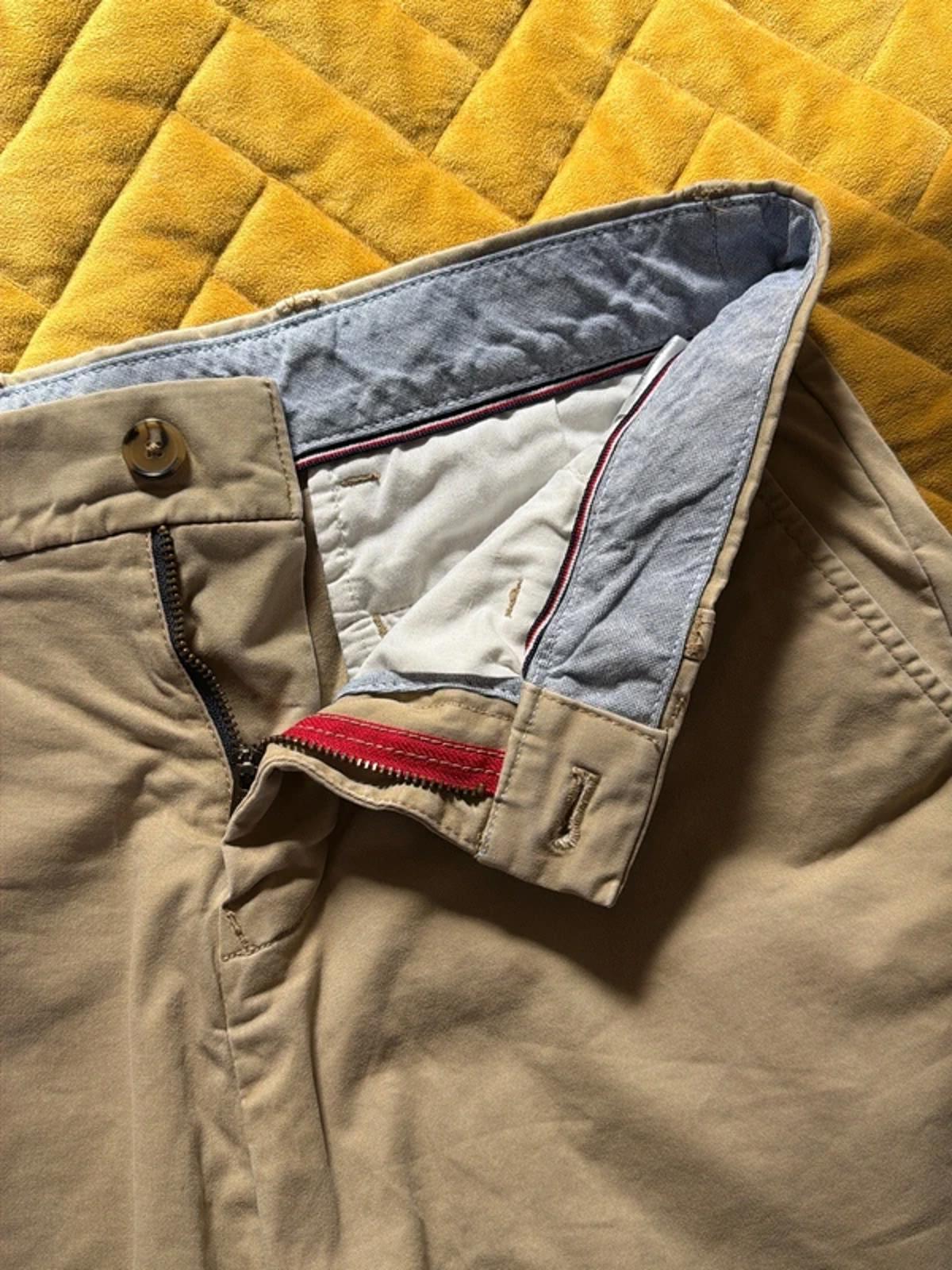 Women’s Tommy Hilfiger Classic Fit Chino Shorts In Beige - W30 - 3258